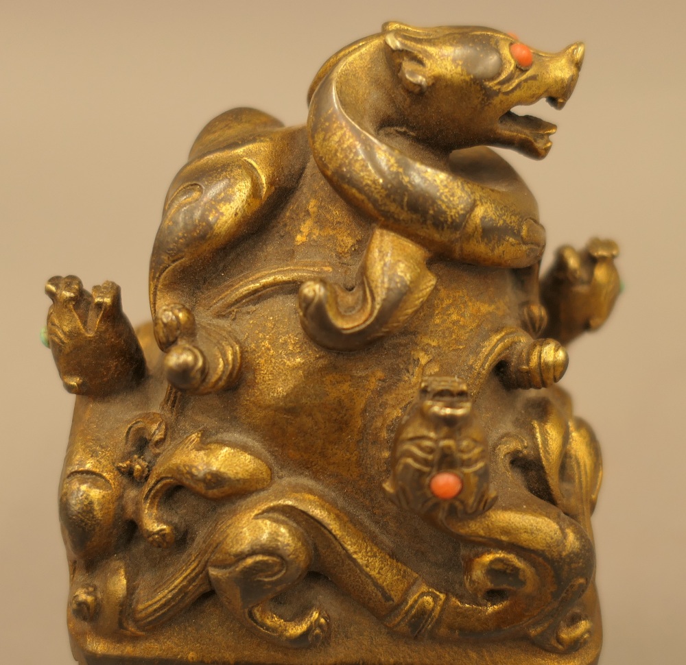 A Chinese gilt bronze seal decorated with dragons. 16.5 cm high. - Image 9 of 10