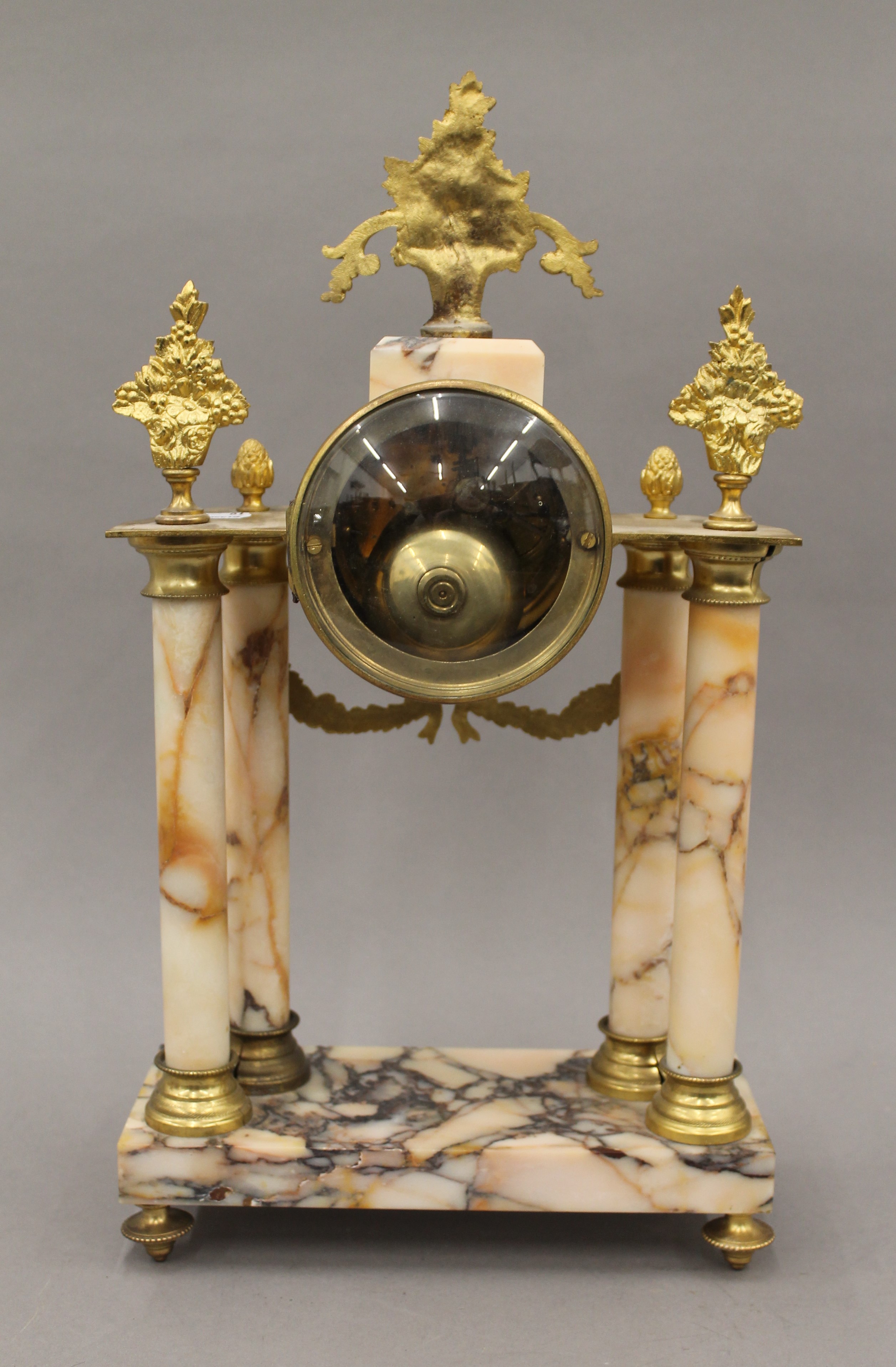 A marble and ormolu clock garniture with pendulum and key, with enamel dial and striking movement. - Image 4 of 14