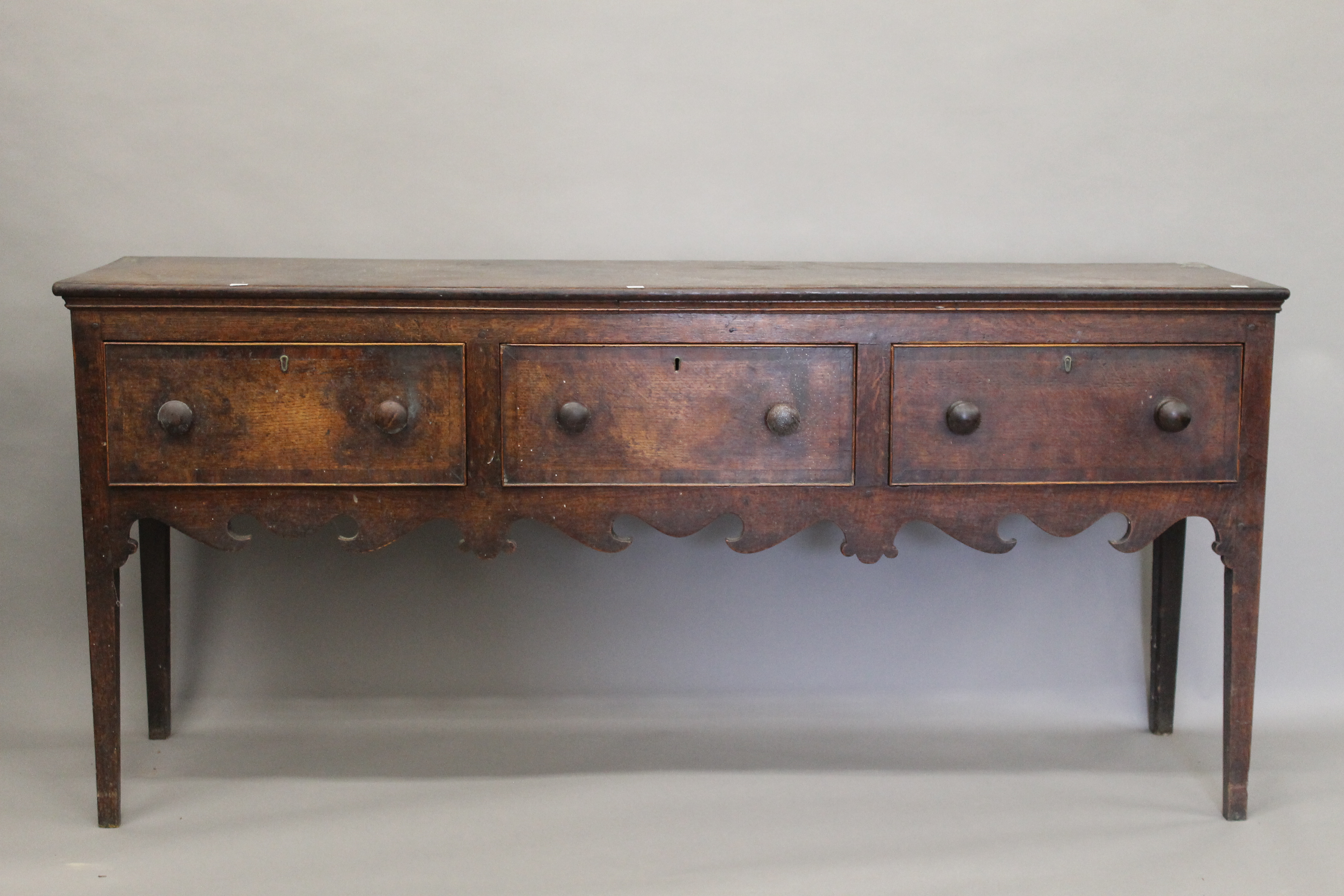 An 18th century oak dresser. 175 cm wide. - Image 8 of 12