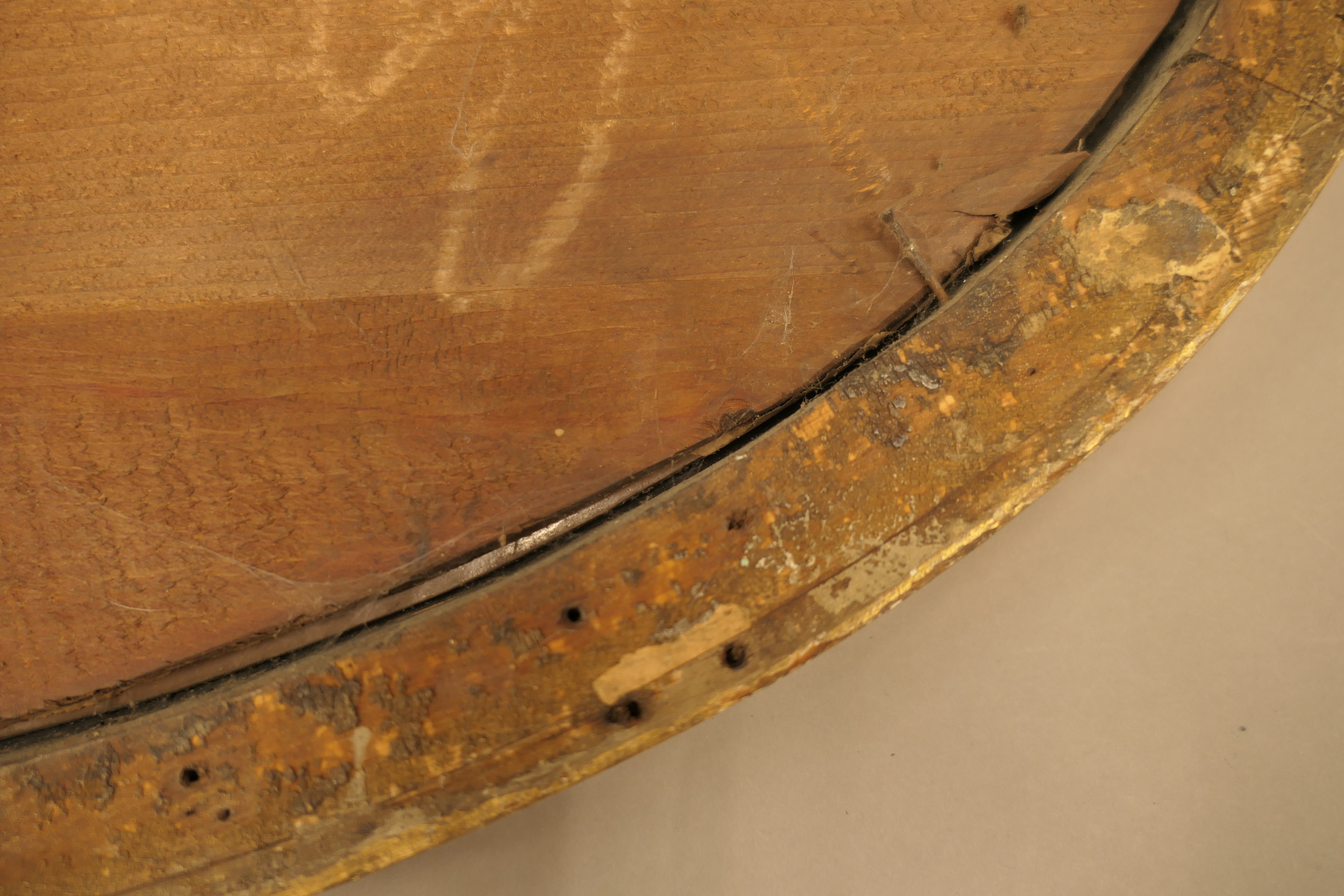 A 19th century oval gilt framed mirror. 90 cm wide, 53 cm high, 3.5 cm deep. - Image 4 of 10