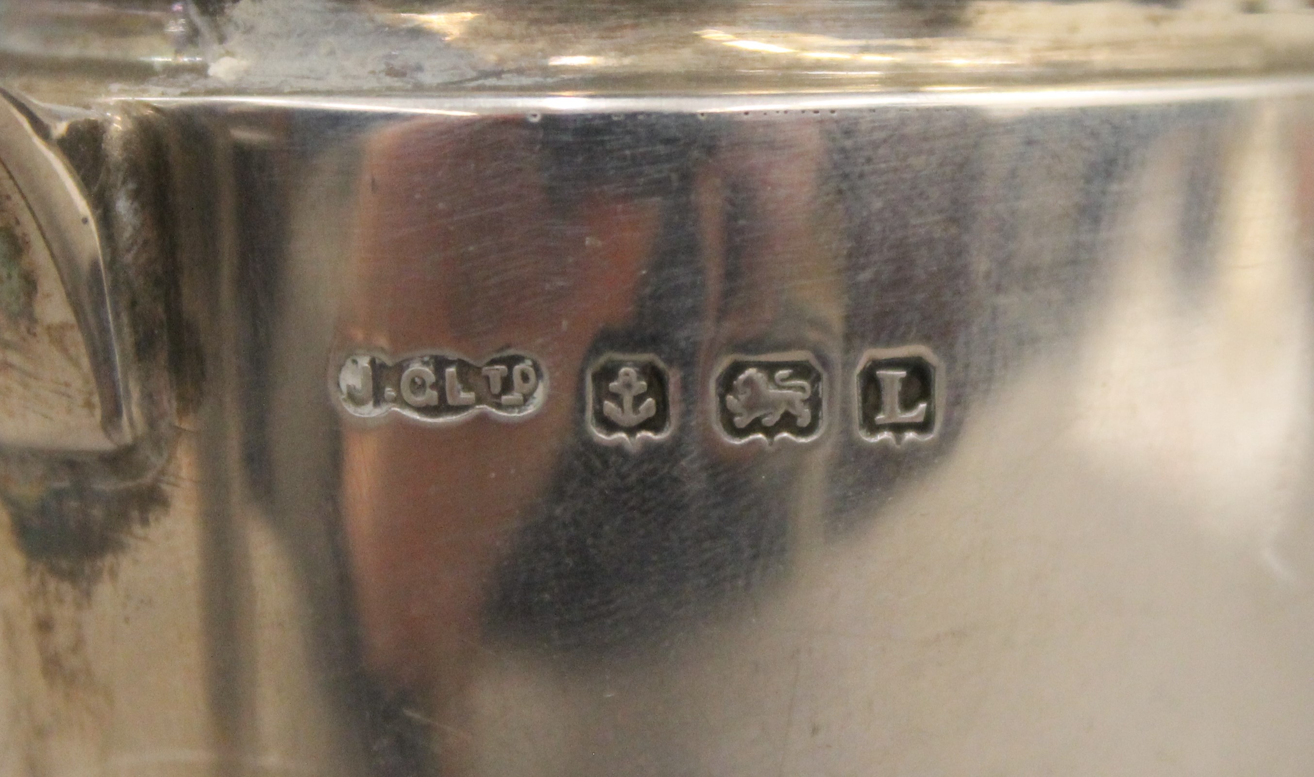 A small silver lidded trophy cup. 18.5 cm high overall. 202.2 grammes. - Image 2 of 4