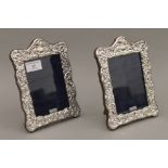 A pair of silver photograph frames. 14.5 x 19.5 cm.