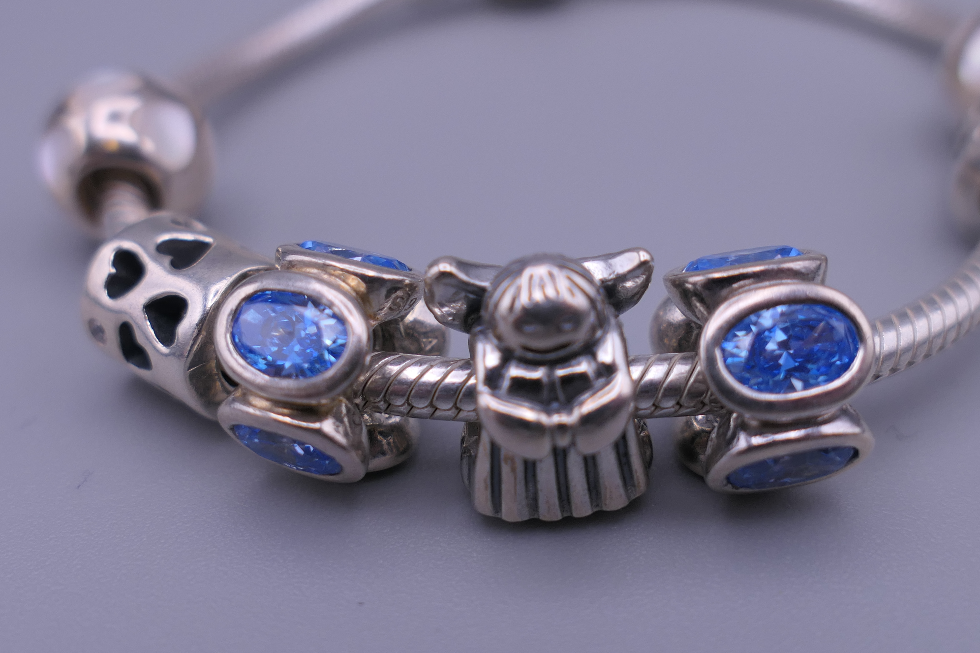 A Pandora silver charm bracelet in a Pandora bag. Approximately 20 cm long. - Image 3 of 4