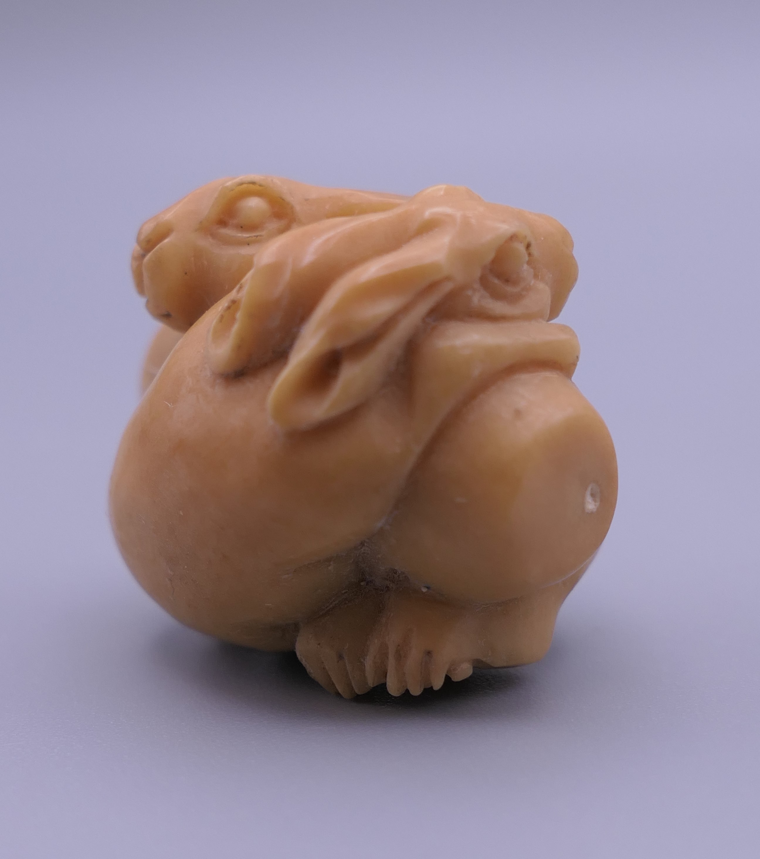 Five bone netsukes. Monkey 3.5 cm high. - Image 4 of 7