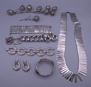 A quantity of contemporary white metal jewellery.