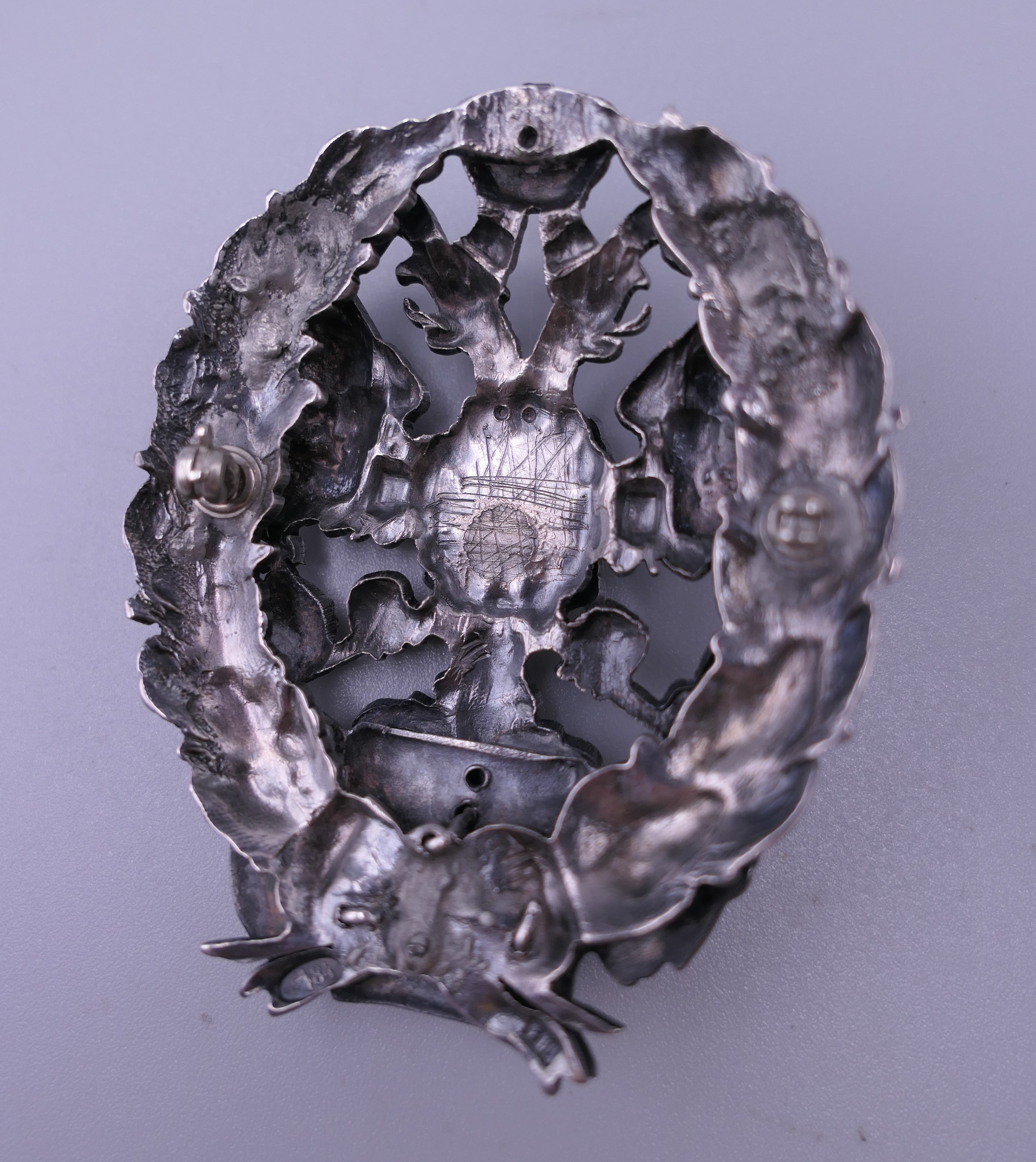 A Russian silver badge, possibly military. 6 cm x 4.5 cm. 27.2 grammes. - Image 2 of 5