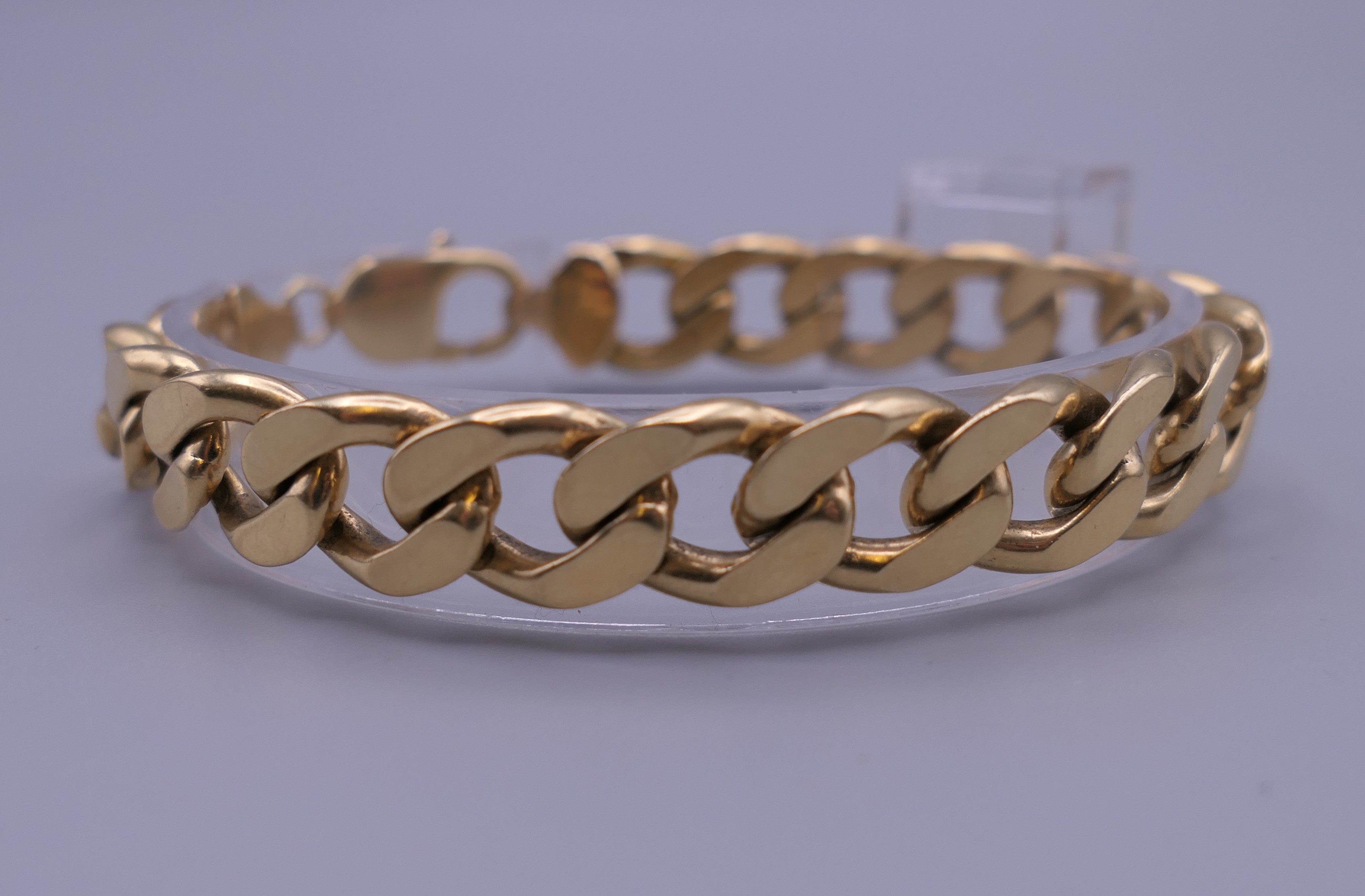 An 18 ct gold link bracelet. 20 cm long. 55.3 grammes. - Image 2 of 6