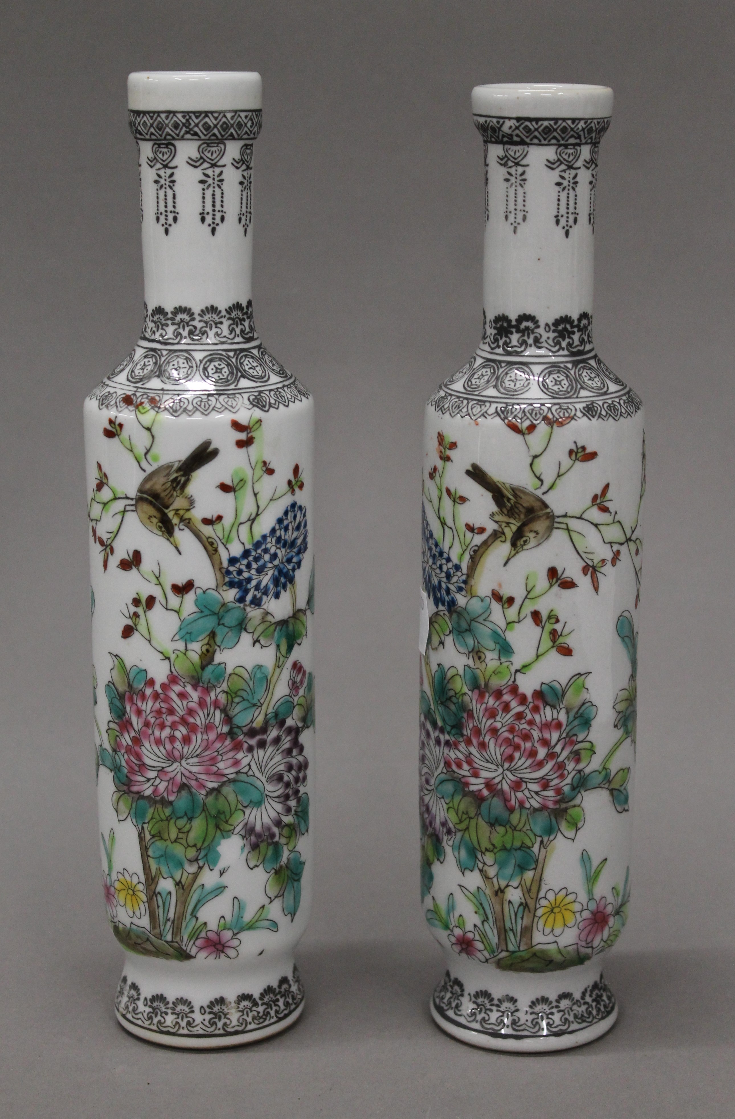 A pair of Chinese Republic Period porcelain vases. 25 cm high.