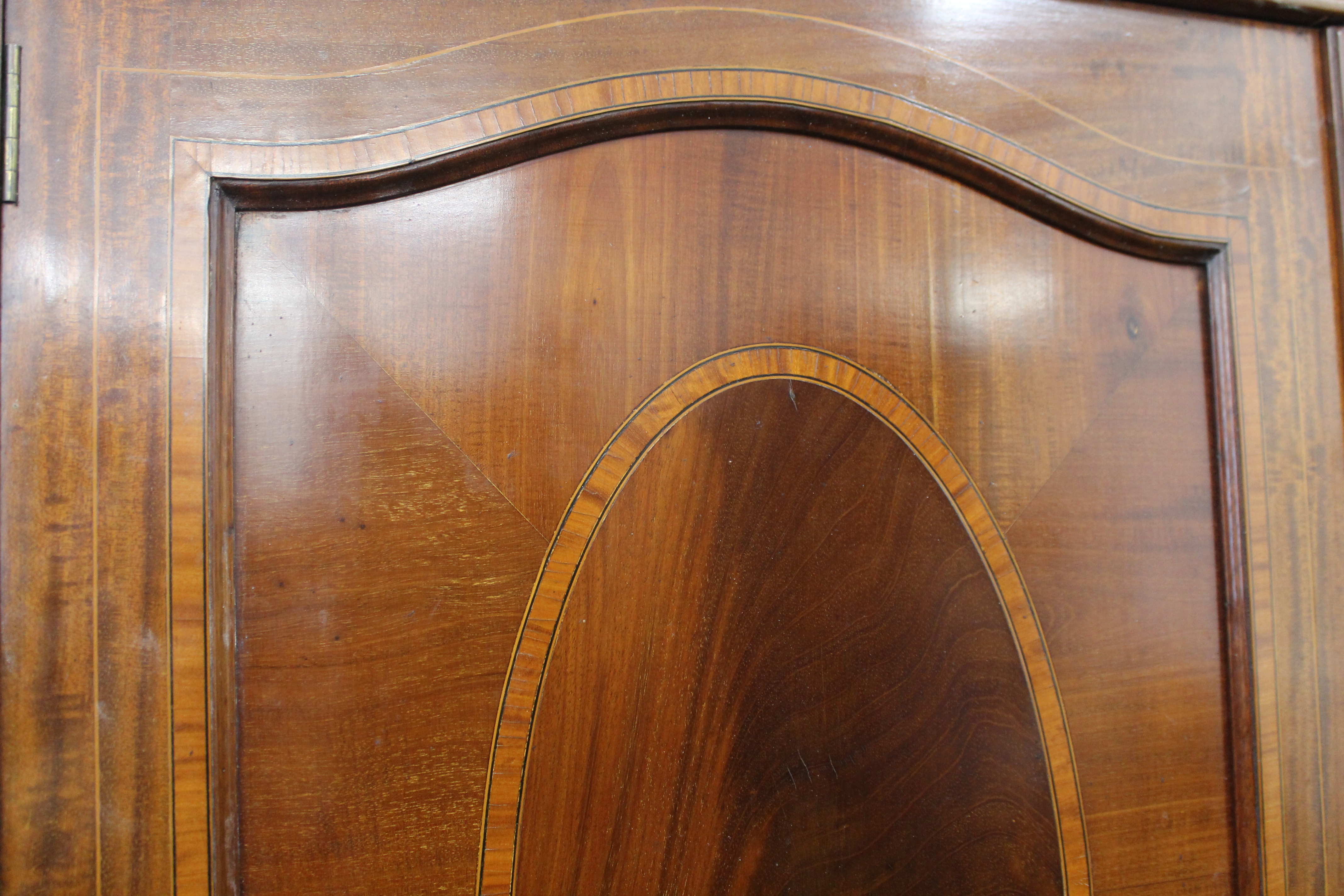 An Edwardian inlaid mahogany compactum wardrobe. 182 cm wide. - Image 3 of 7