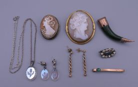 A small quantity of miscellaneous jewellery, including cameo brooches. Largest cameo brooch 4.