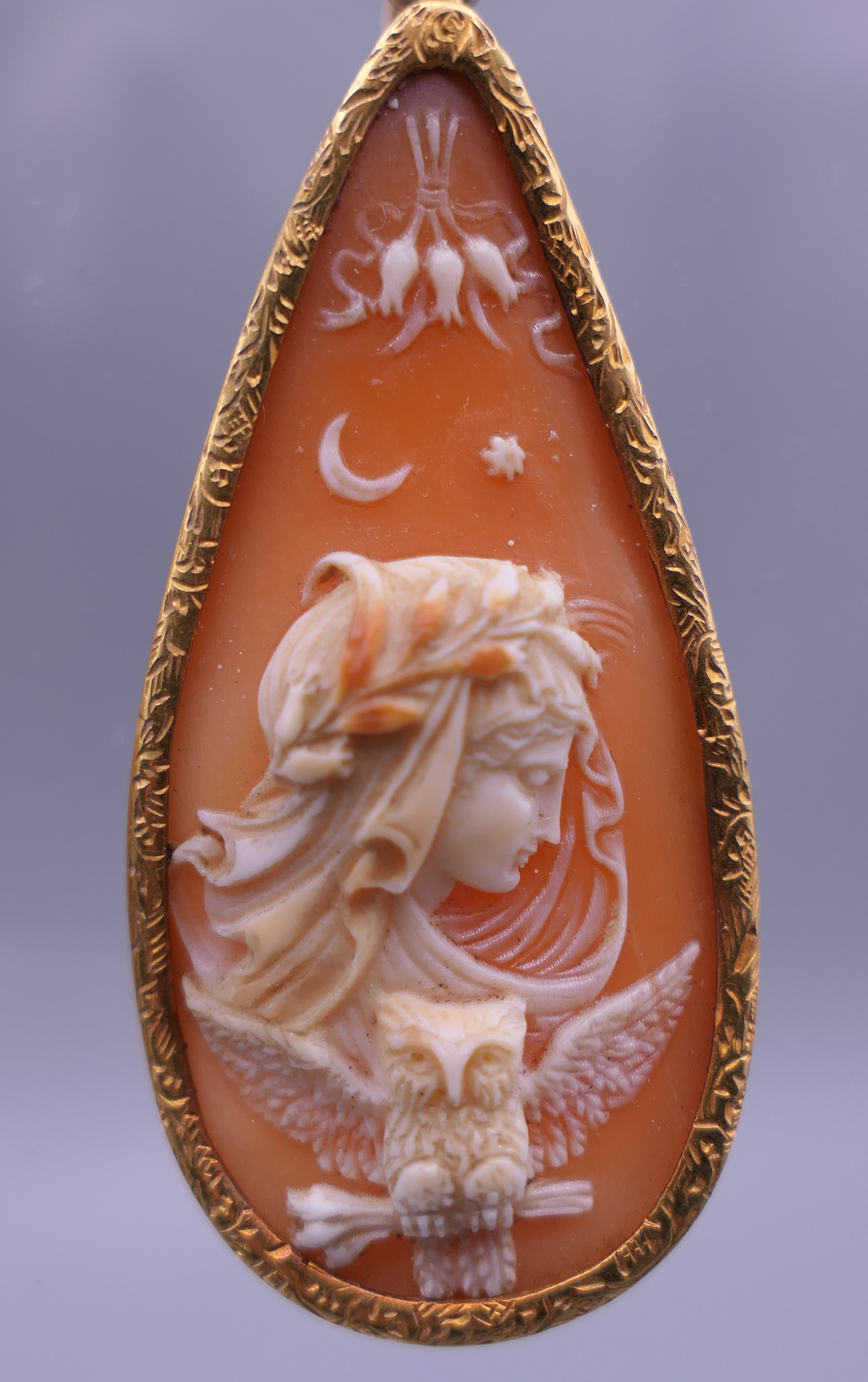 A pair of 18th/19th century unmarked gold mounted cameo drop earrings. Each 6 cm high. - Image 3 of 9