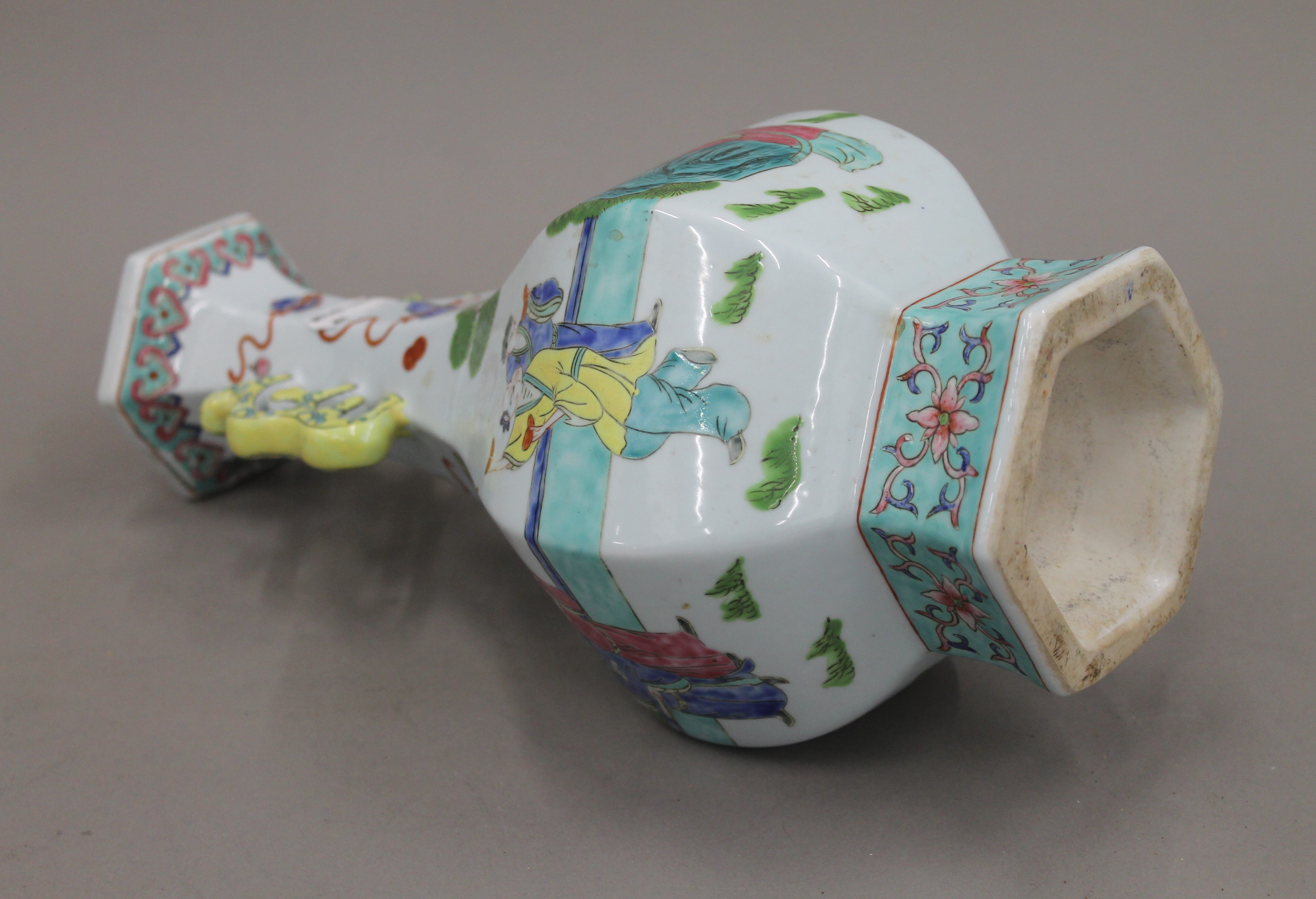 A Chinese porcelain hexagonal vase. 30.5 cm high. - Image 4 of 5
