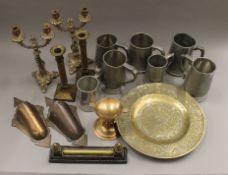 A quantity of various metalware.