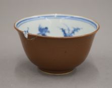 An 18th century Chinese porcelain blue and white tea bowl. 8.5 cm diameter.
