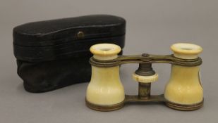 A pair of Victorian ivory opera glasses. 10.5 cm wide.