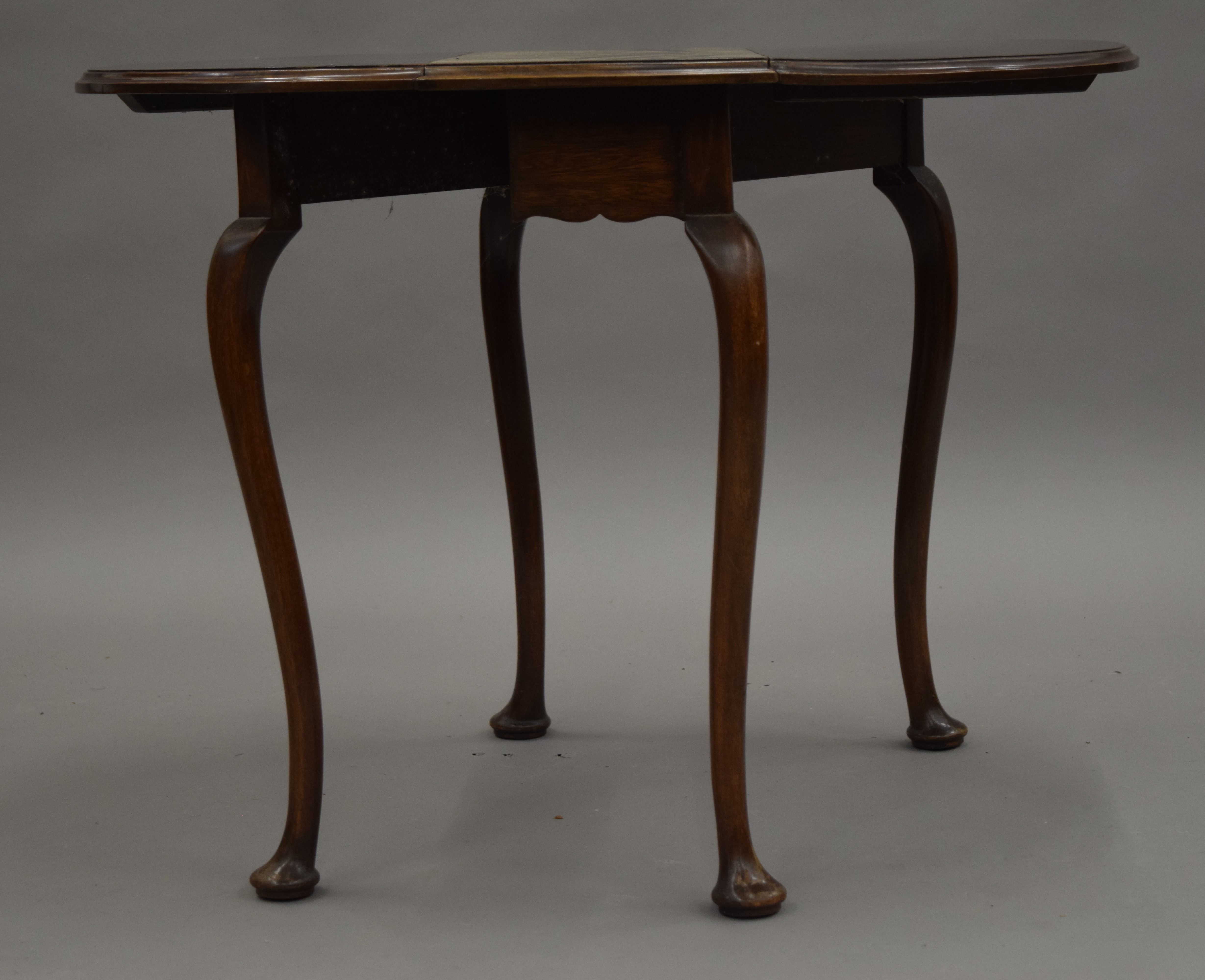 A small early 20th century mahogany drop leaf table. 59.5 cm long. - Image 3 of 5