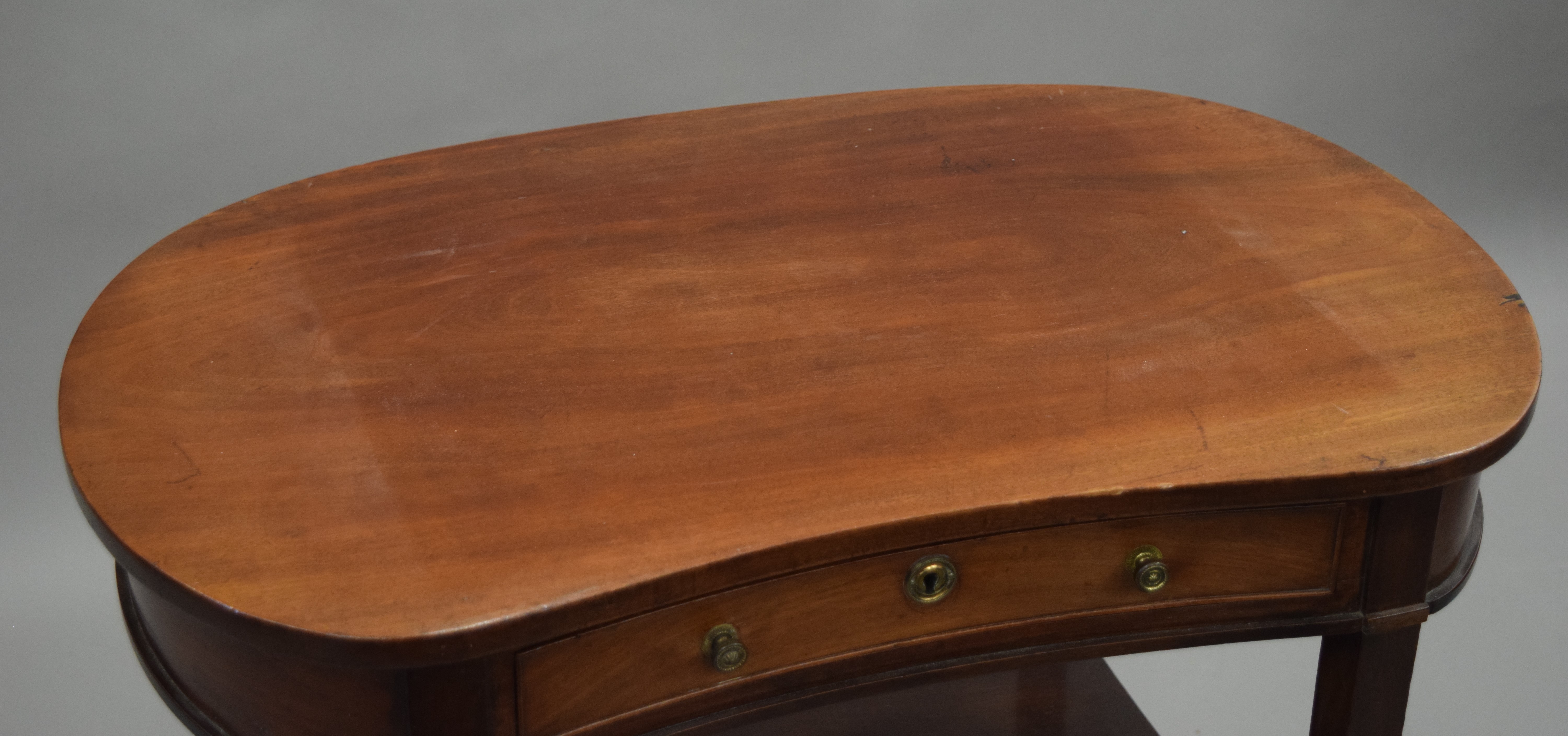 A Victorian mahogany kidney shaped single drawer side table. 68 cm wide. - Image 4 of 5