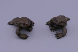 Two Japanese bronze models of frogs. Each 5.5 cm long.