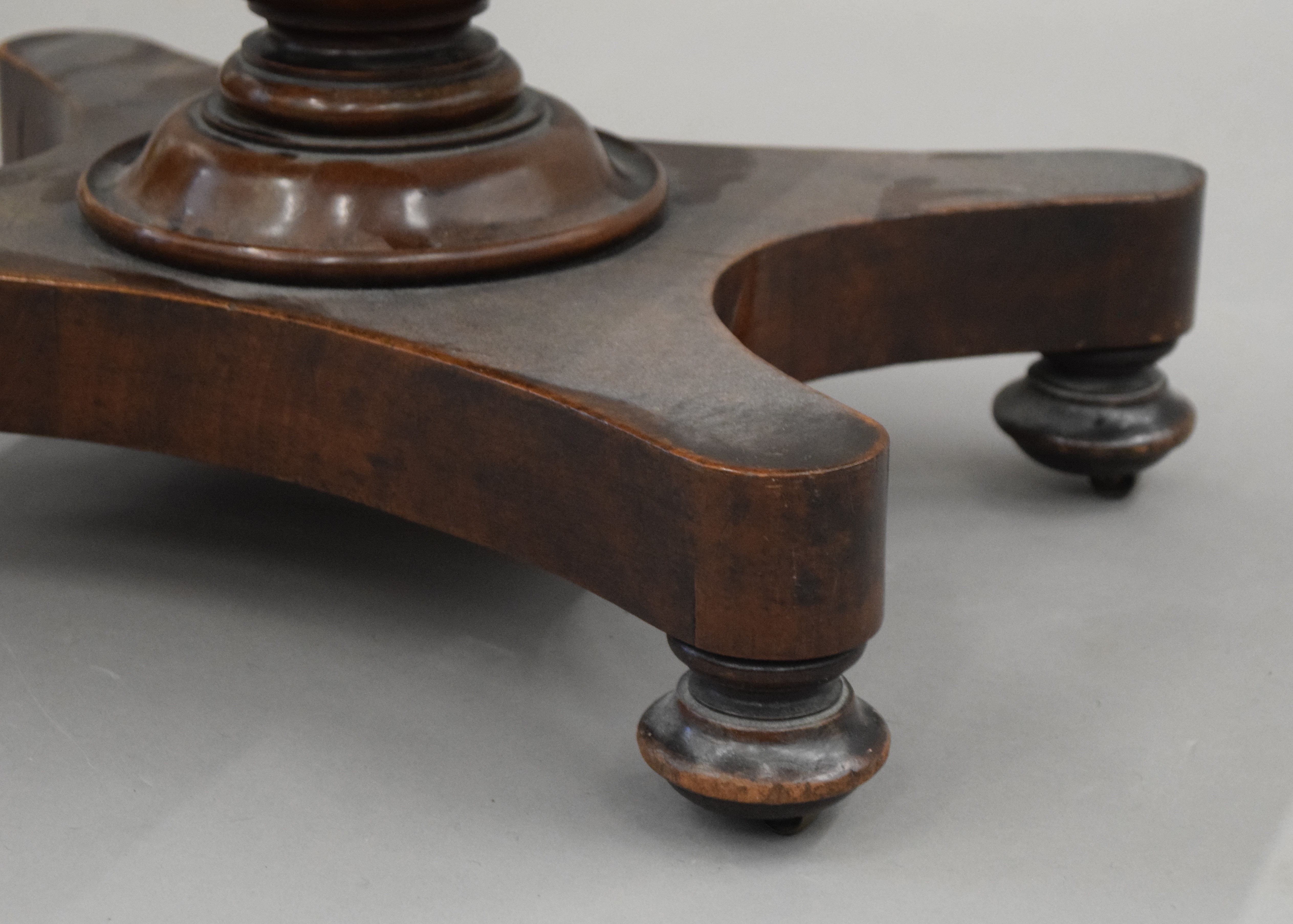 An Edwardian mahogany two drawer side table and a mahogany side table. The former 75.5 cm wide. - Image 10 of 11