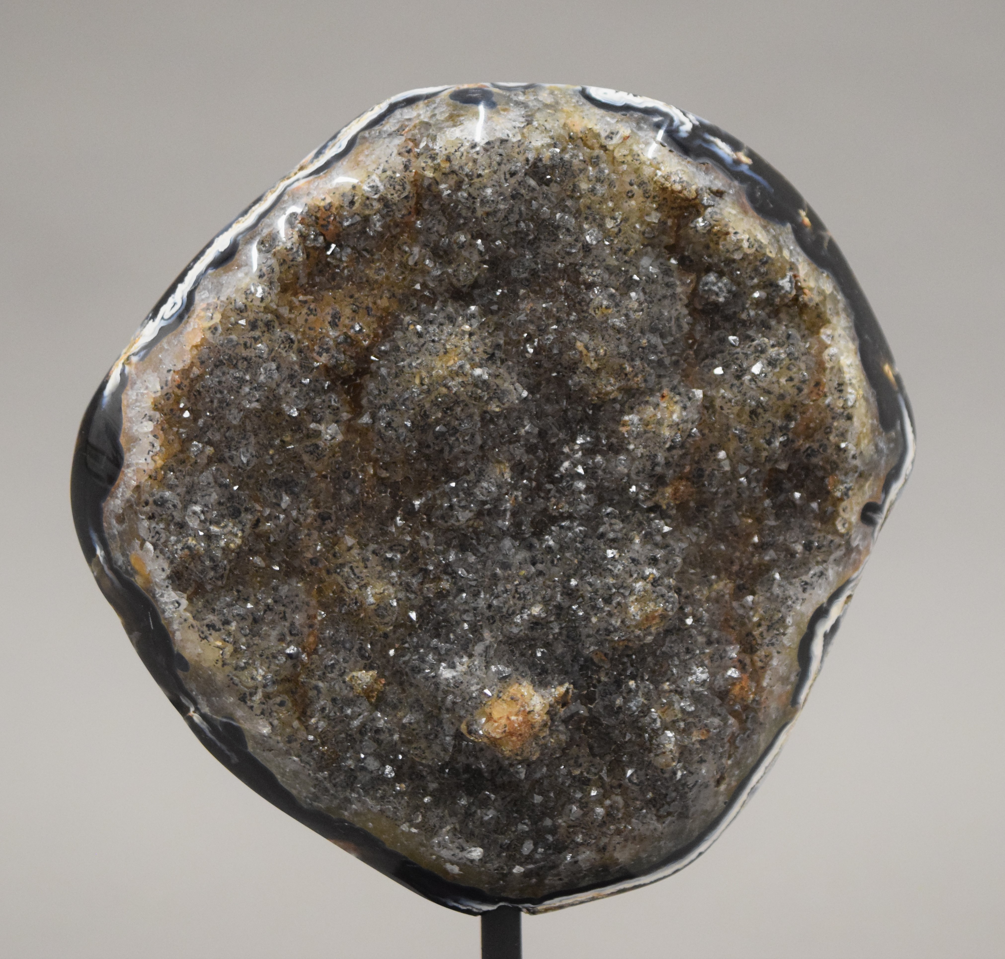 A polished geode on stand. 19.5 cm high overall. - Image 2 of 3
