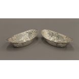 A pair of silver navette dishes. Each 18.5 cm long. 8.6 troy ounces.