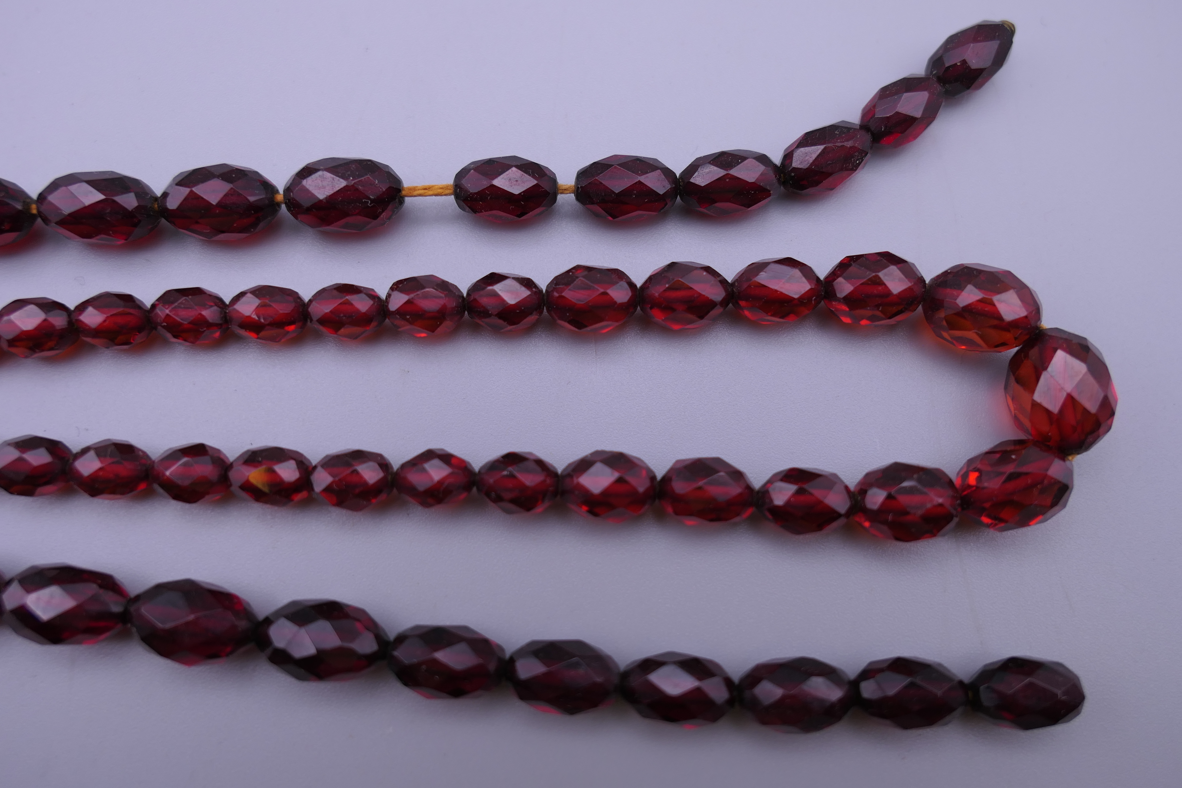 A red facet beaded necklace - Image 3 of 4