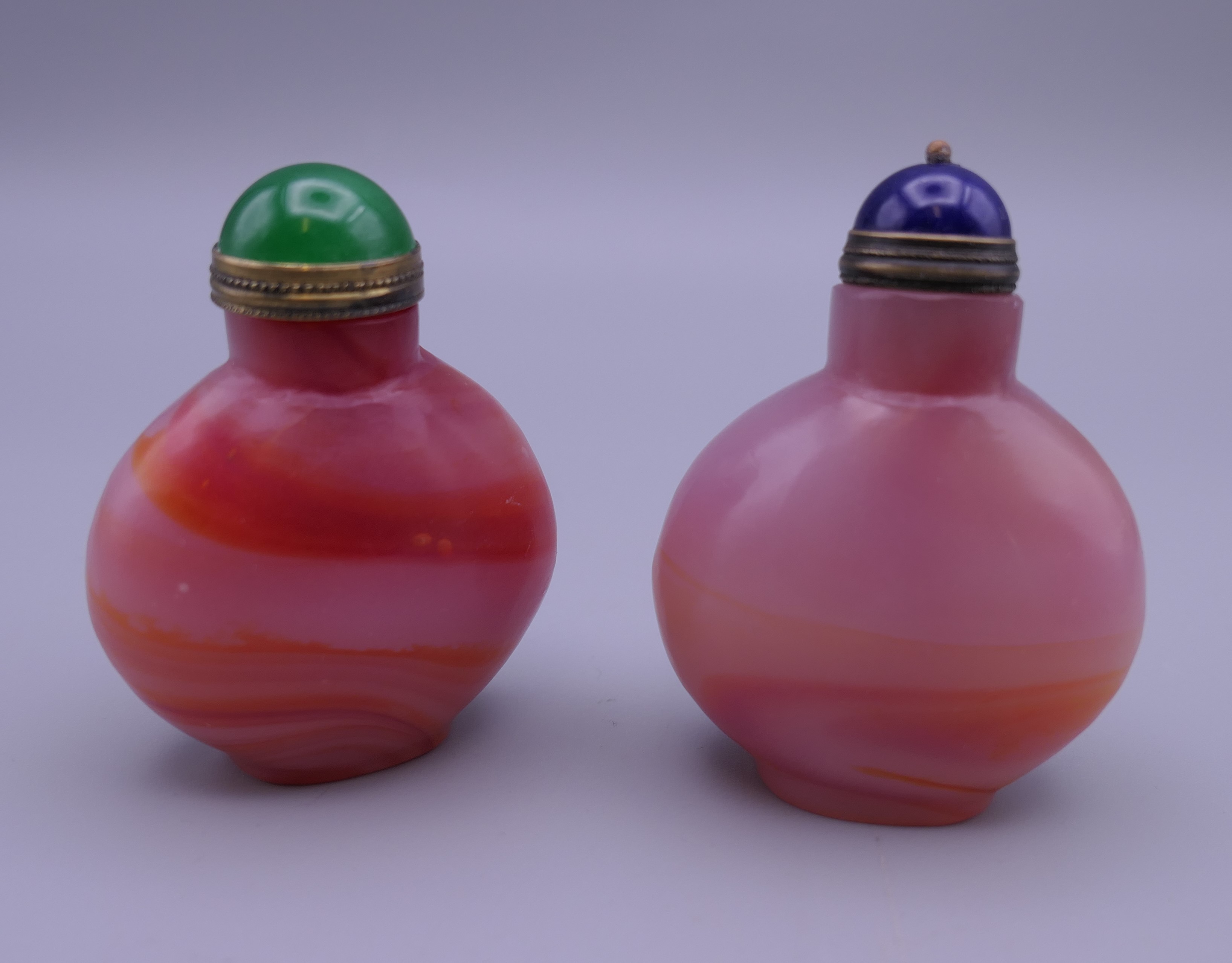 Two hardstone snuff bottles. Each approximately 6 cm high. - Image 2 of 3