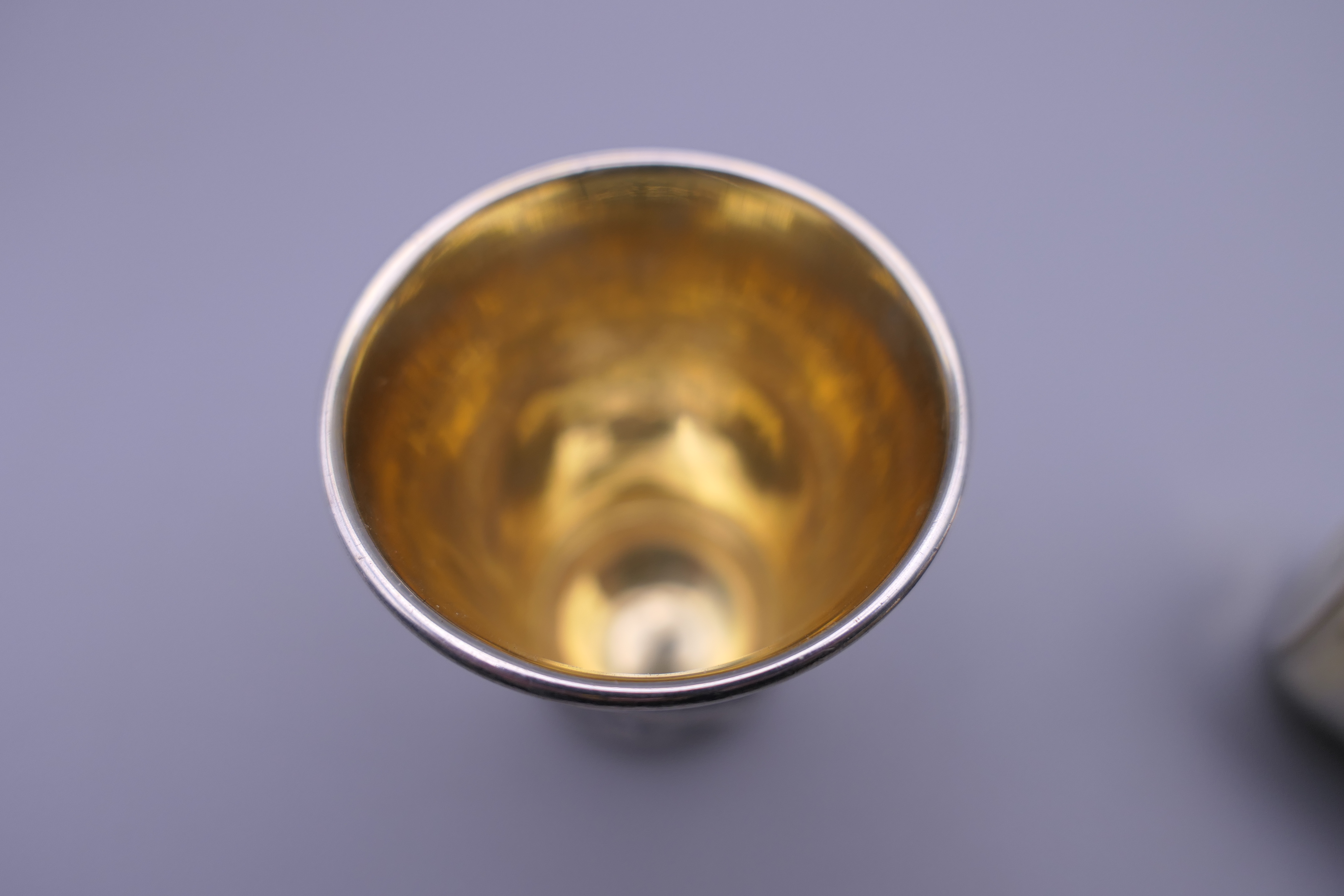 A set of six Russian silver gilt beakers. Each 5 cm high. - Image 5 of 8