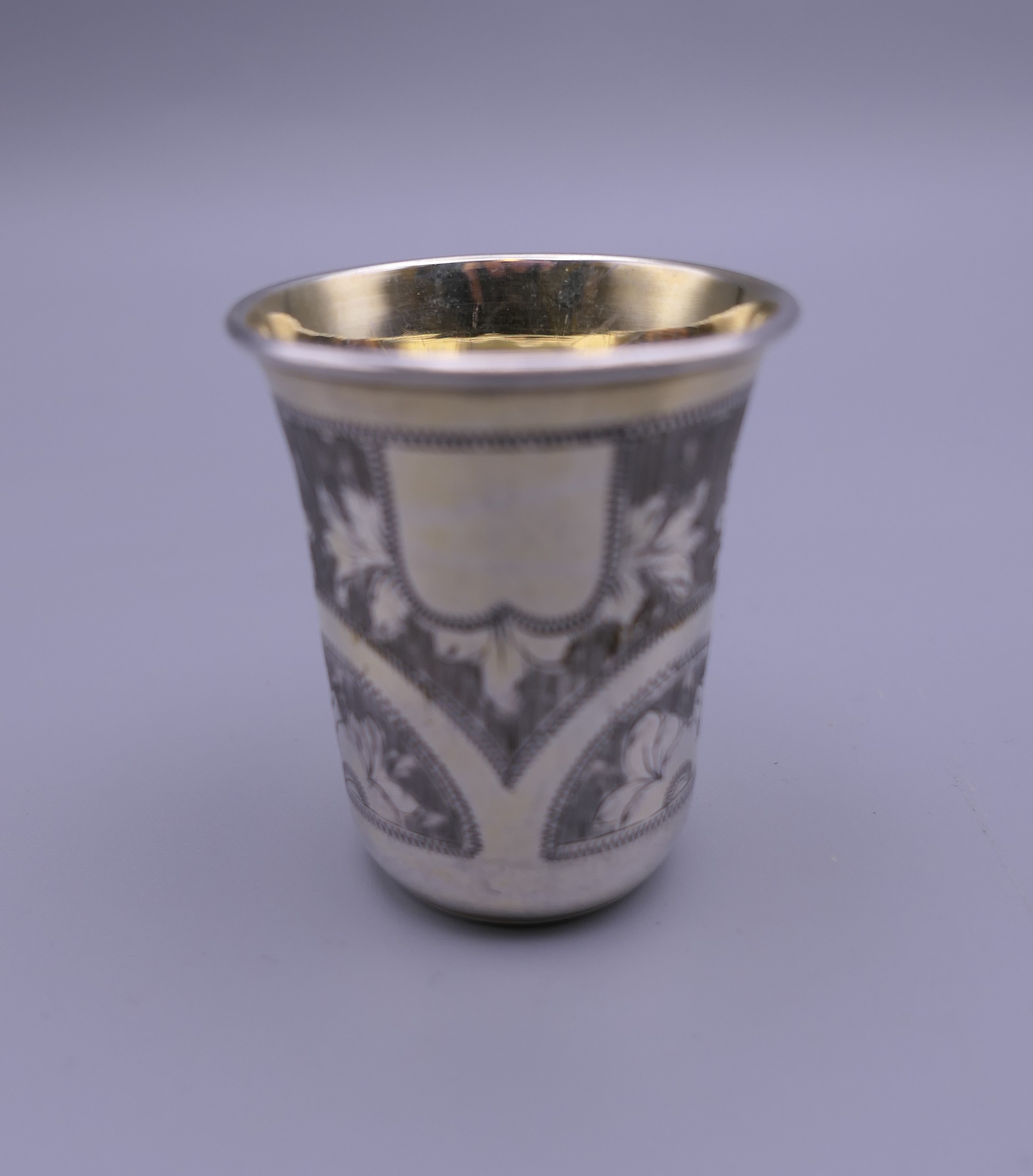 A set of six Russian silver gilt beakers. Each 5 cm high. - Image 2 of 8