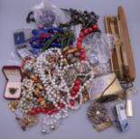 A quantity of costume jewellery.