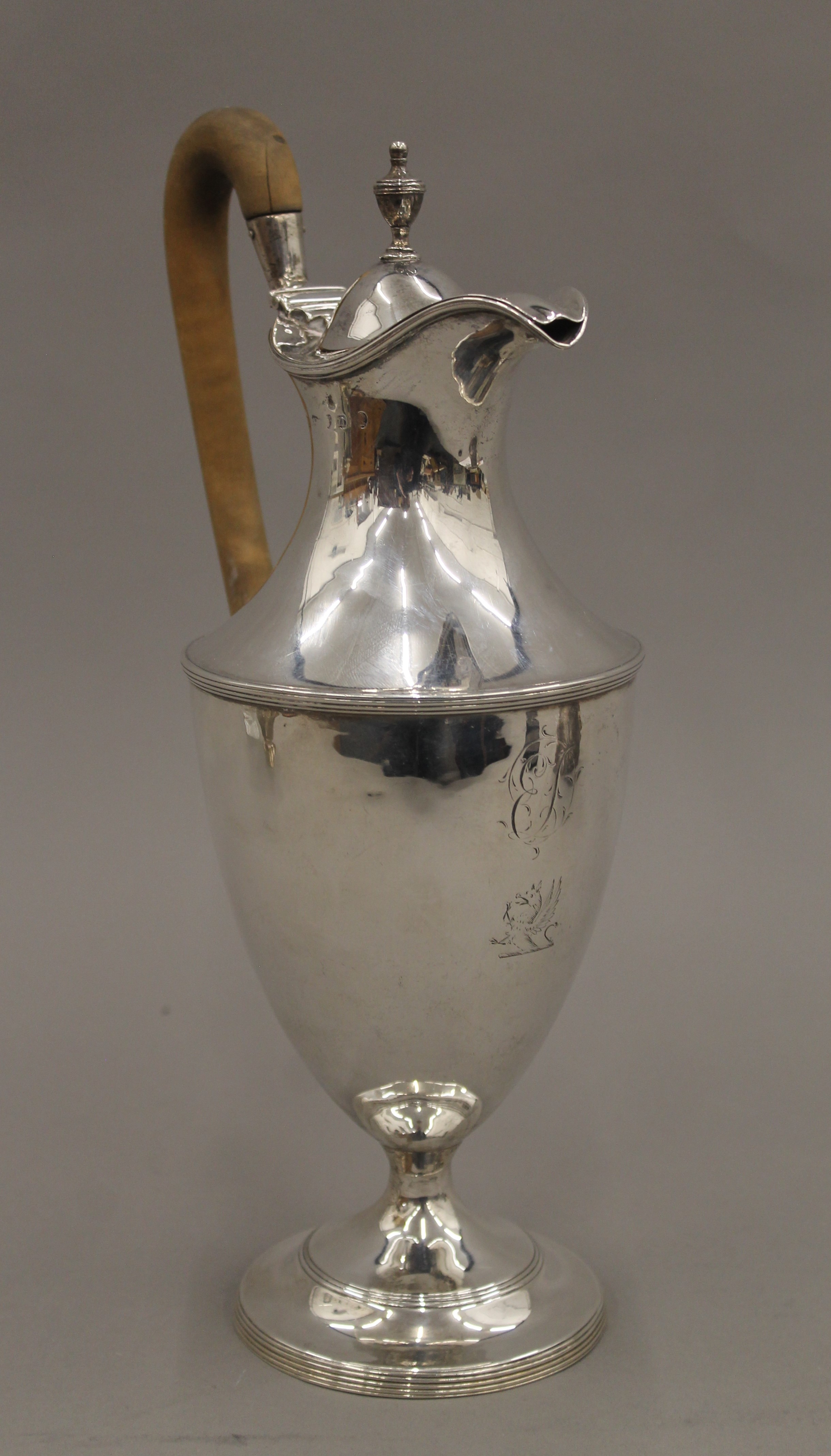 A Georgian silver hot water jug, makers mark of Hester Bateman. 31.5 cm high. 19.
