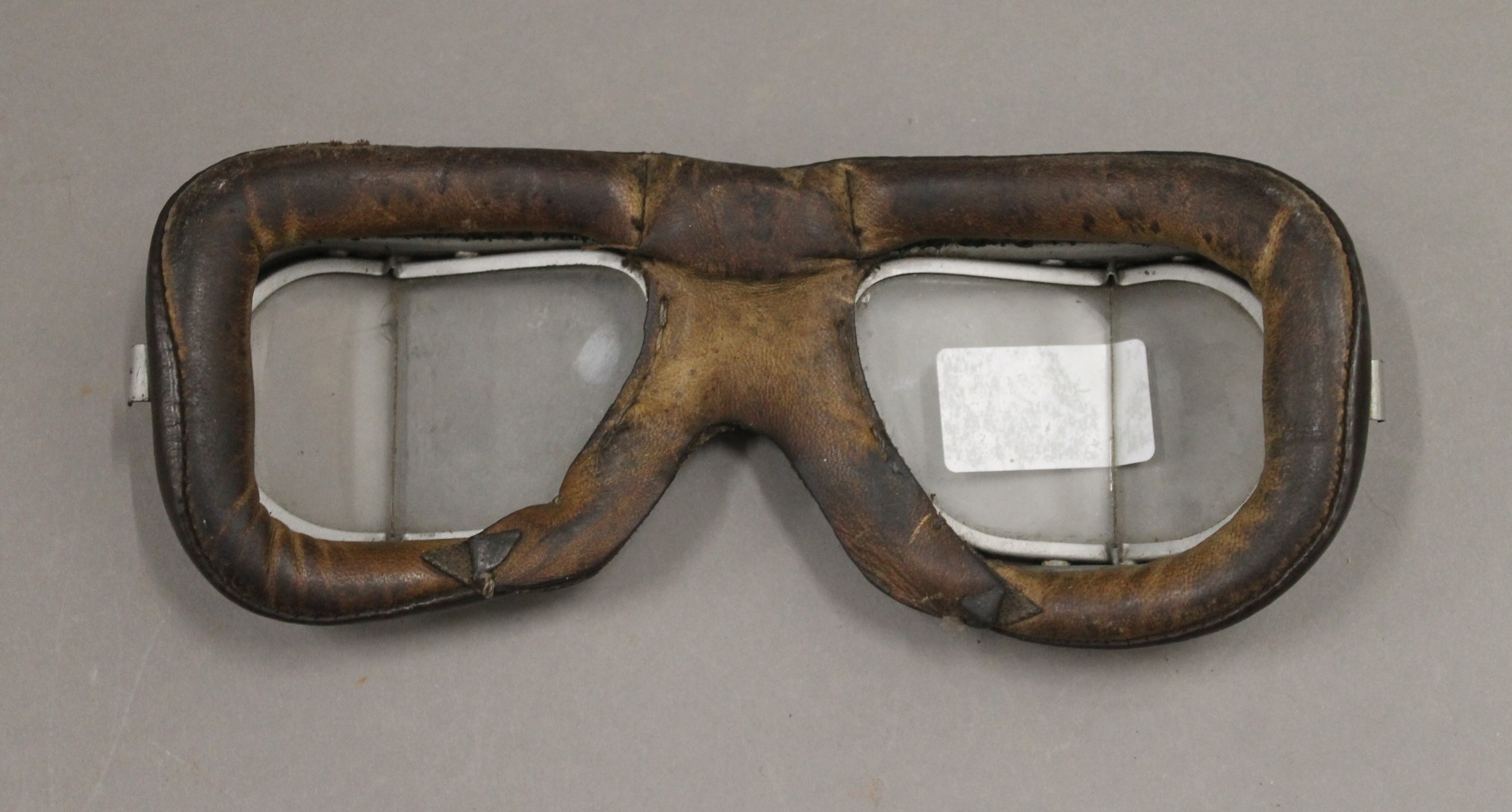 A pair of vintage flying goggles. 20 cm wide. - Image 4 of 4