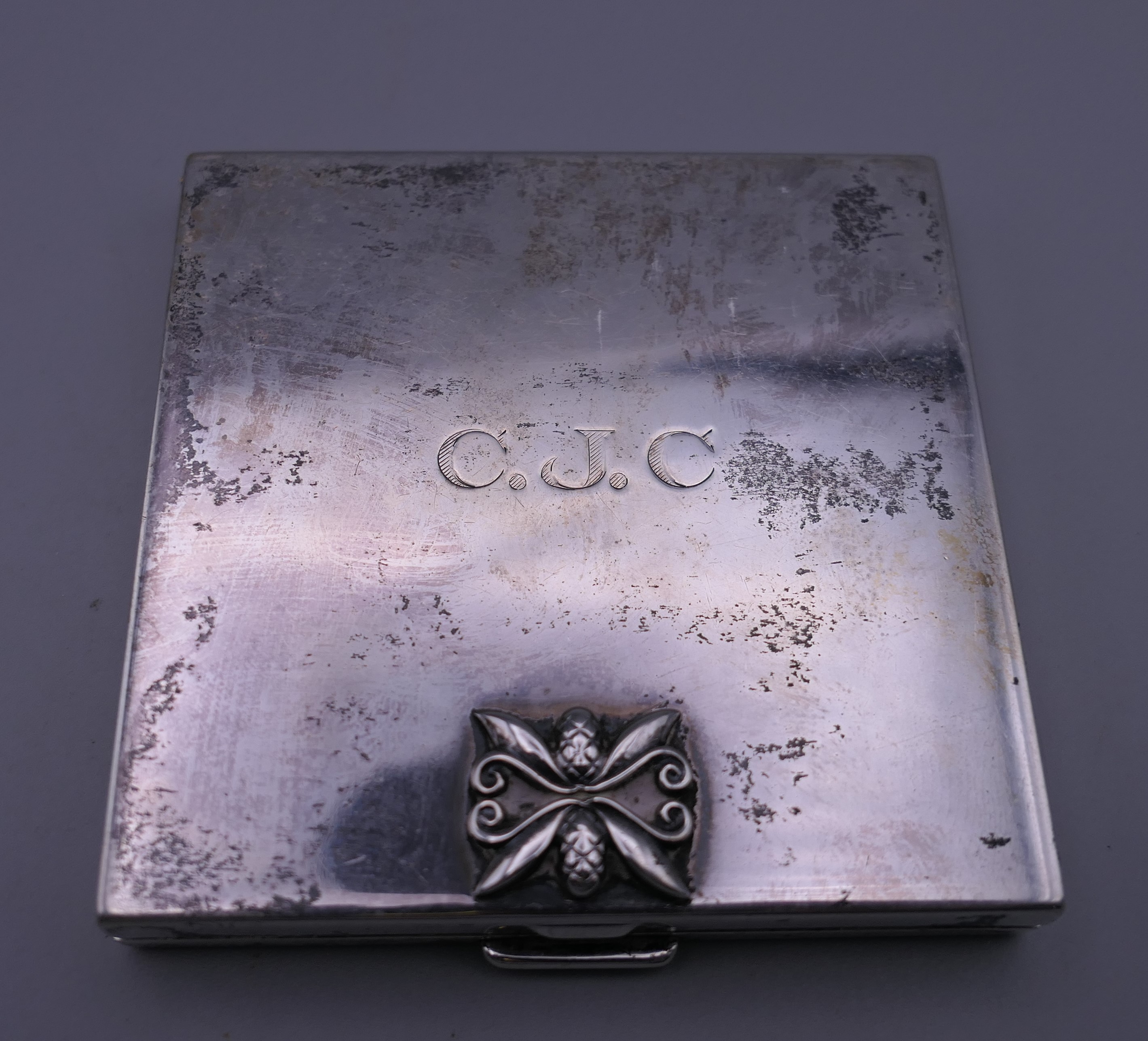 A Georg Jensen sterling silver compact. 7 cm wide. - Image 2 of 11
