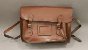 A vintage leather satchel. 34 cm wide.