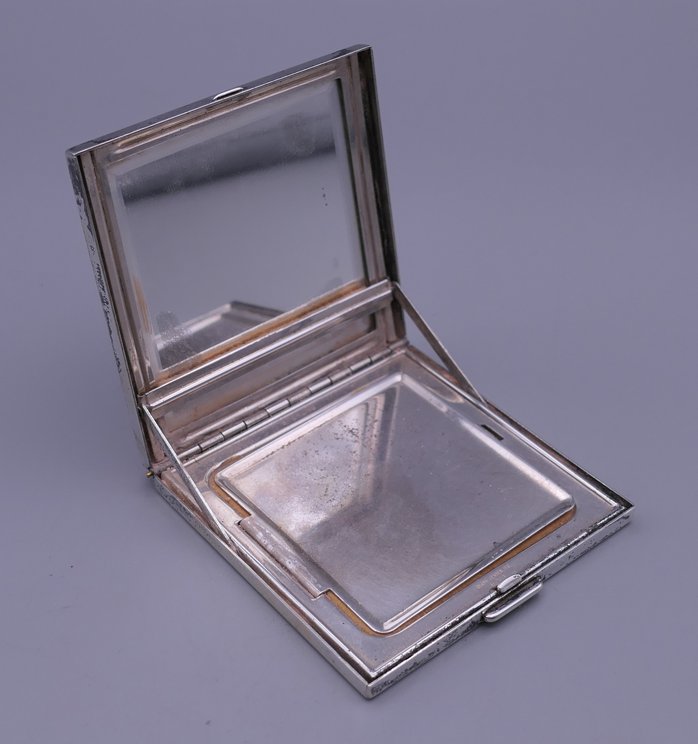 A Georg Jensen sterling silver compact. 7 cm wide. - Image 5 of 11