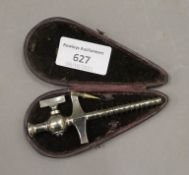 A champagne tap and stopper in a leather case. 10.5 cm long.