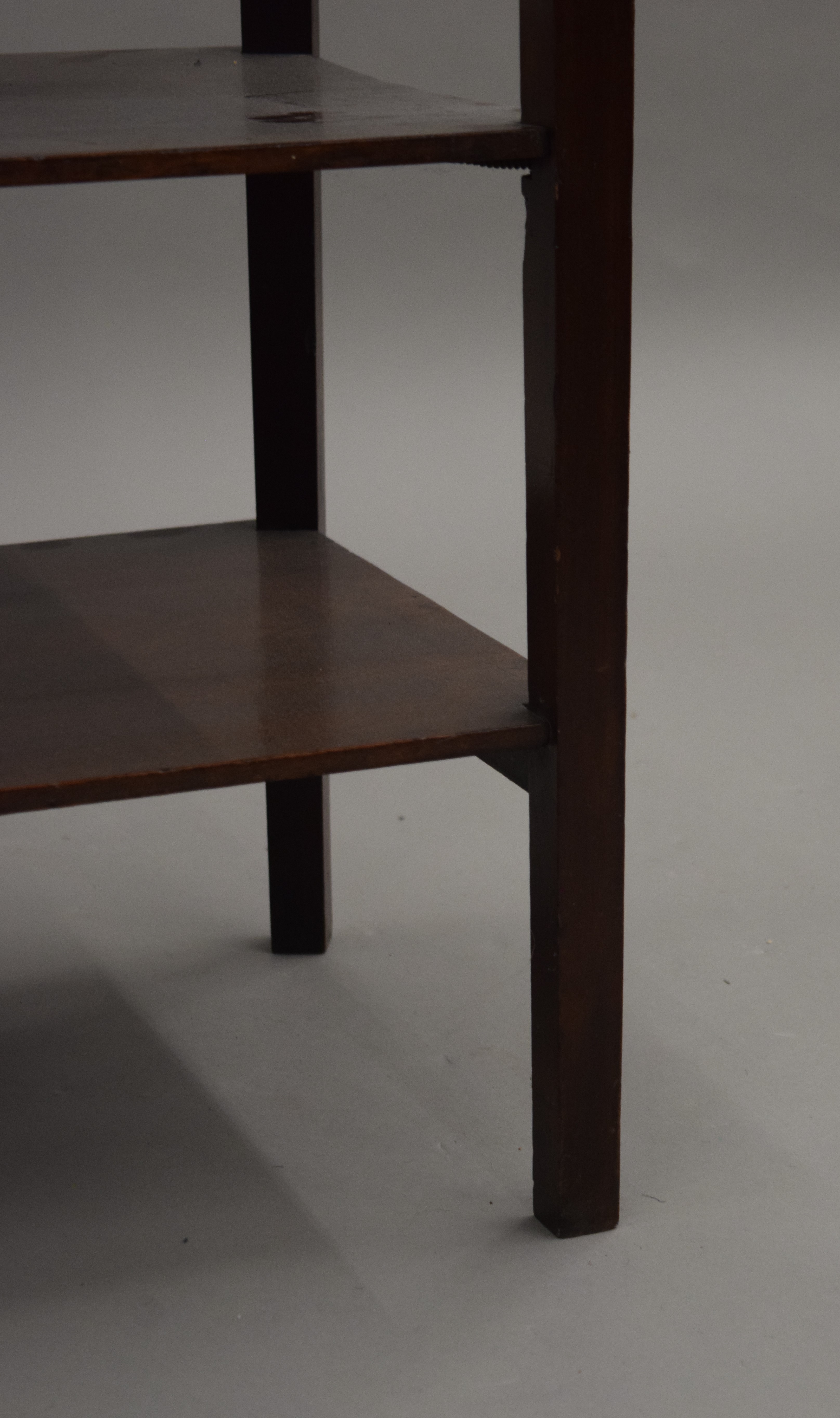 A Victorian mahogany kidney shaped single drawer side table. 68 cm wide. - Image 3 of 5