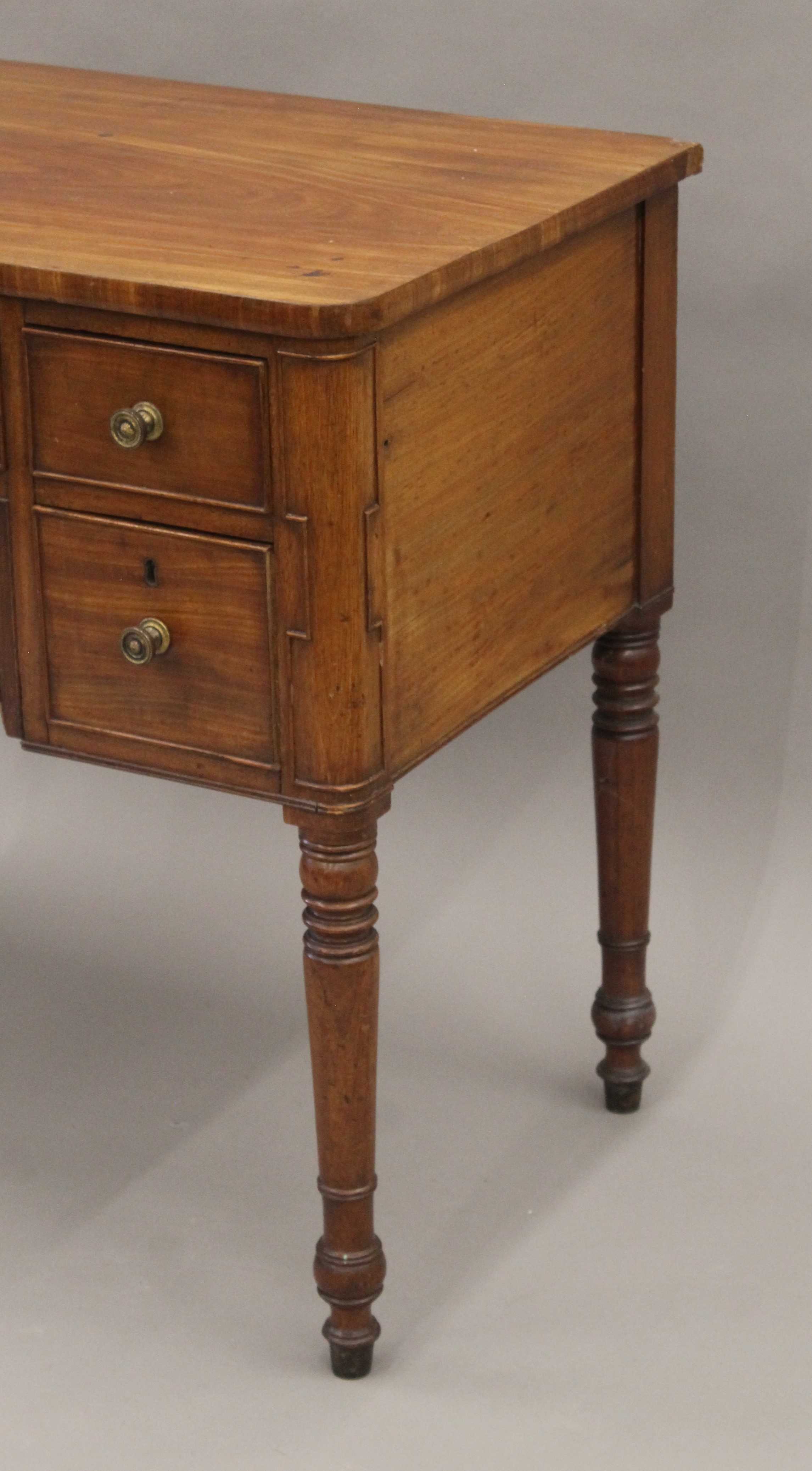 A 19th century mahogany knee hole dressing table. 90 cm wide. - Image 7 of 8