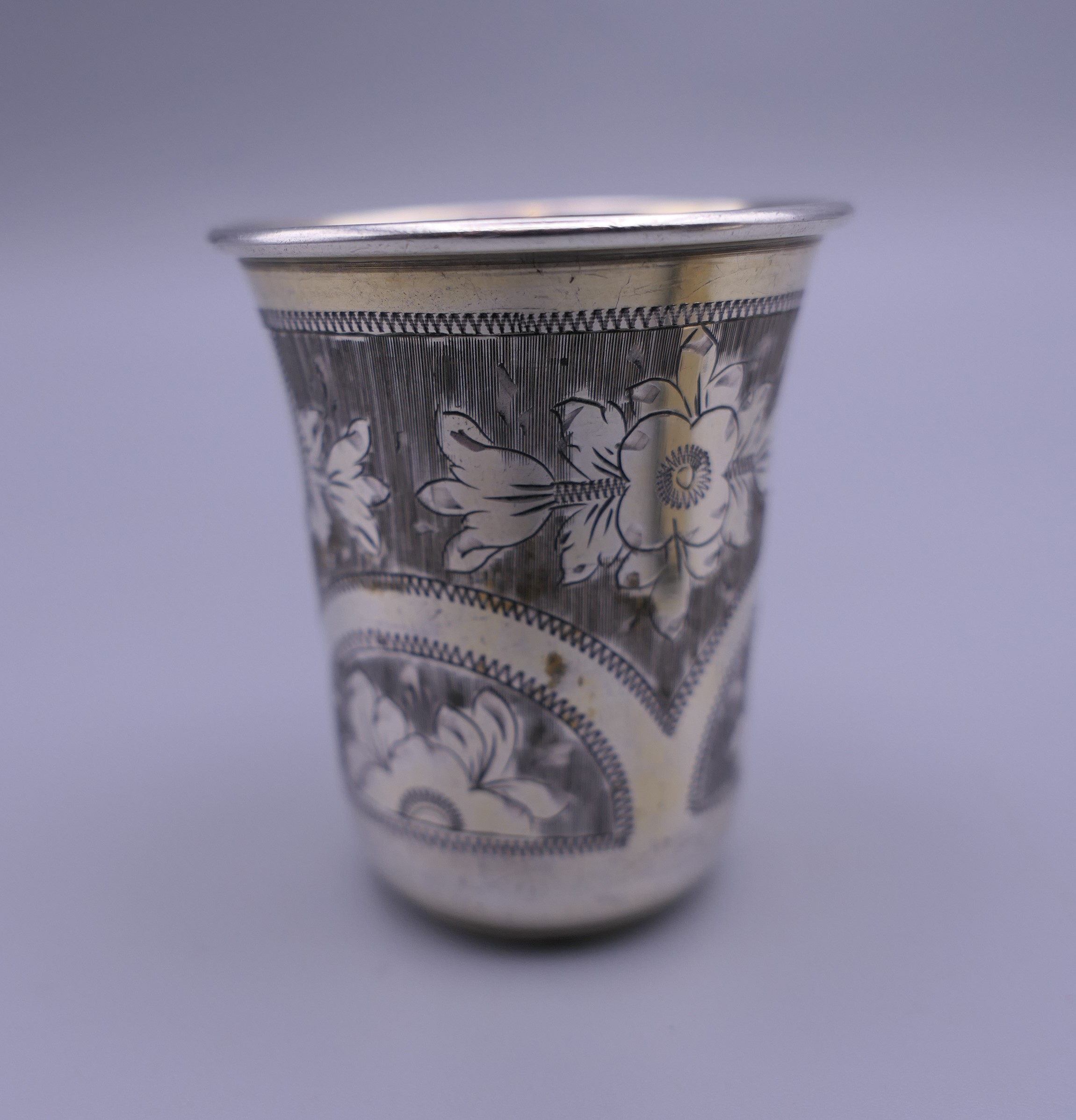 A set of six Russian silver gilt beakers. Each 5 cm high. - Image 3 of 8