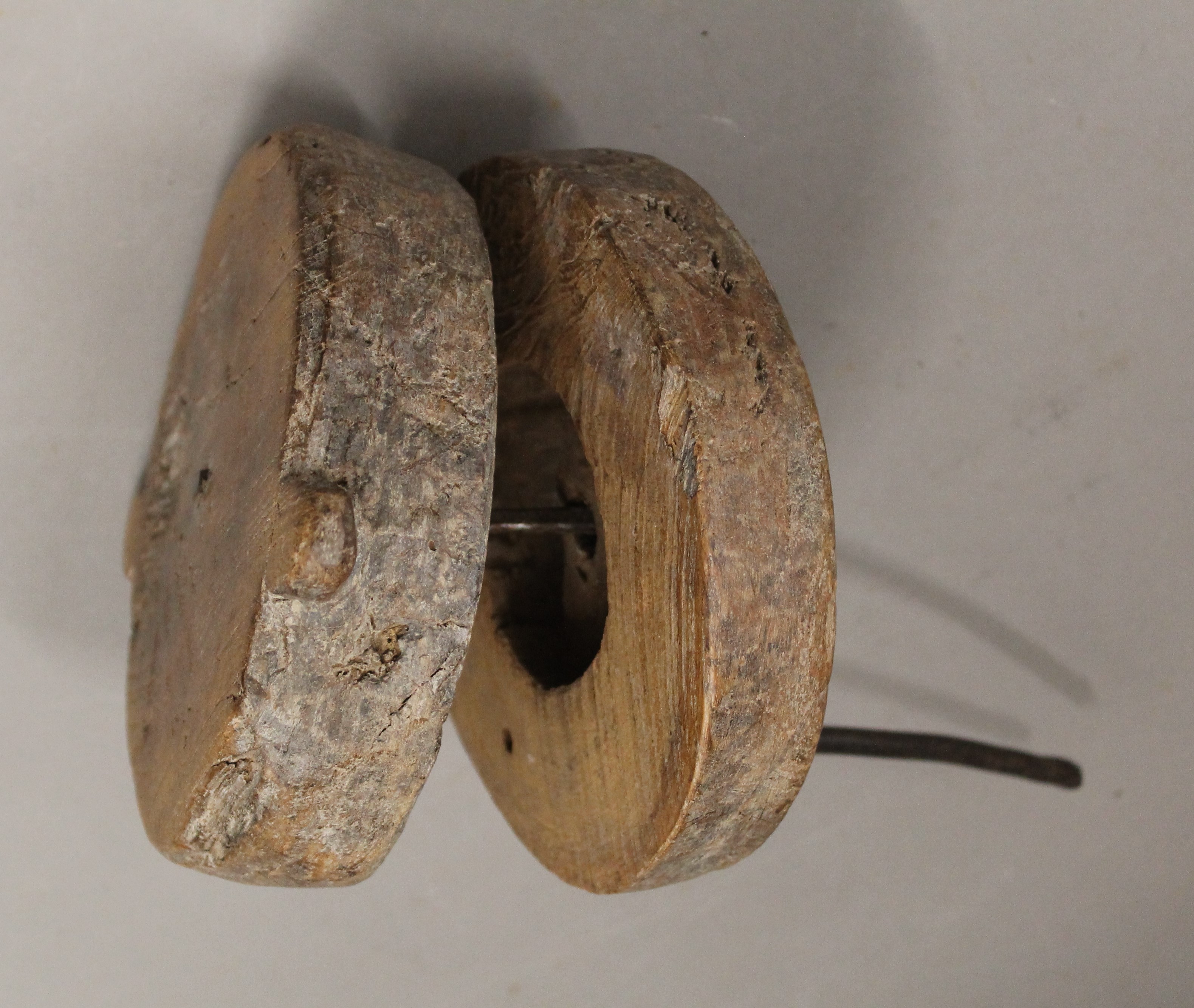 A rustic spice/flour grinder. 21 cm high. - Image 4 of 4
