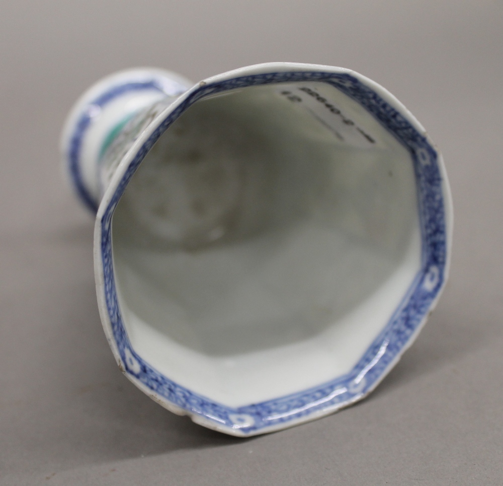 A Chinese Kangxi period octagonal famille verte porcelain stem cup. 11.5 cm high. - Image 12 of 17