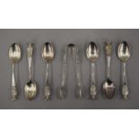 A cased set of silver seal top teaspoons and tongs. 104 grammes.