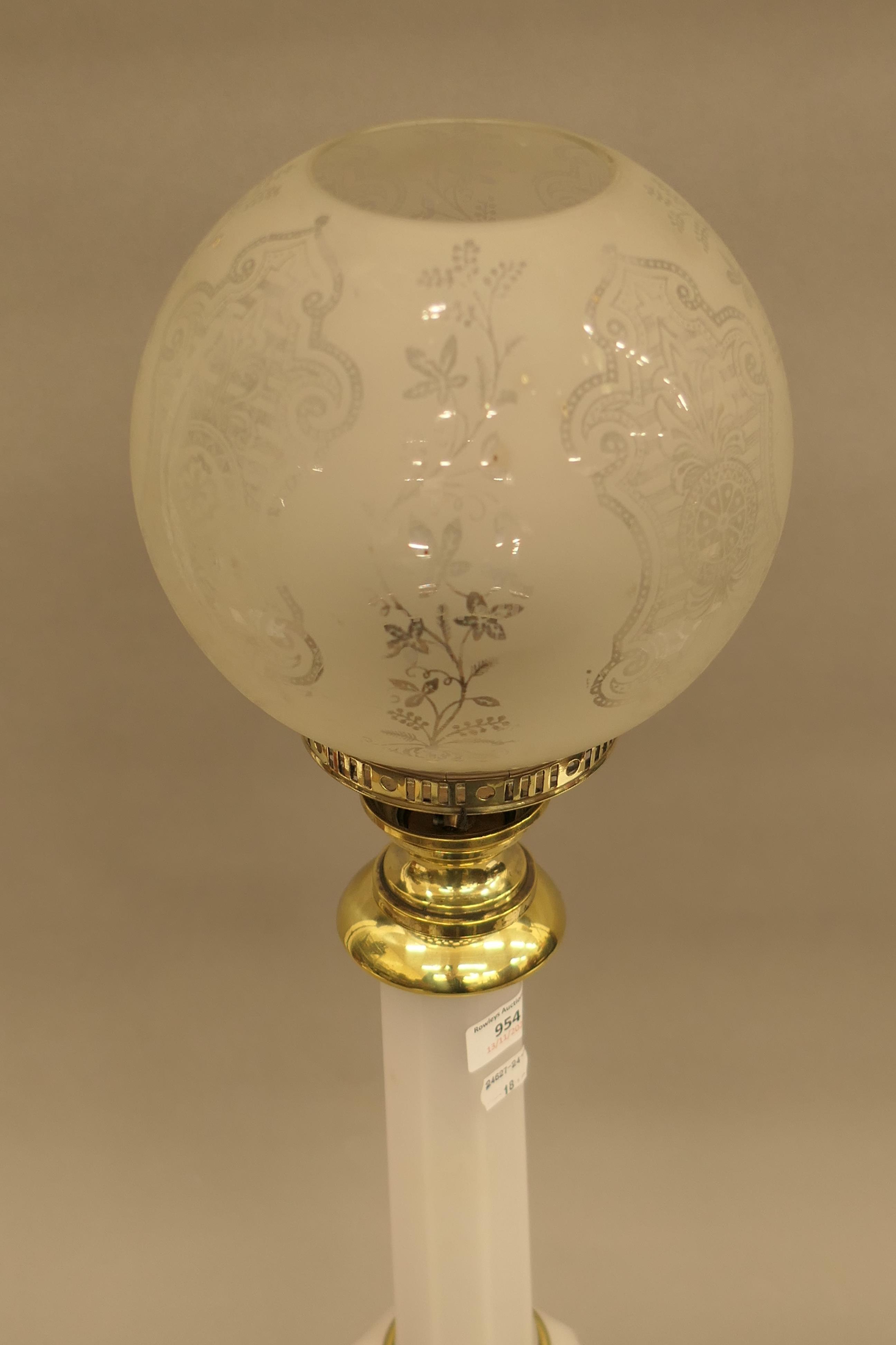 A white milk glass electric lamp. 73 cm high. - Image 2 of 2