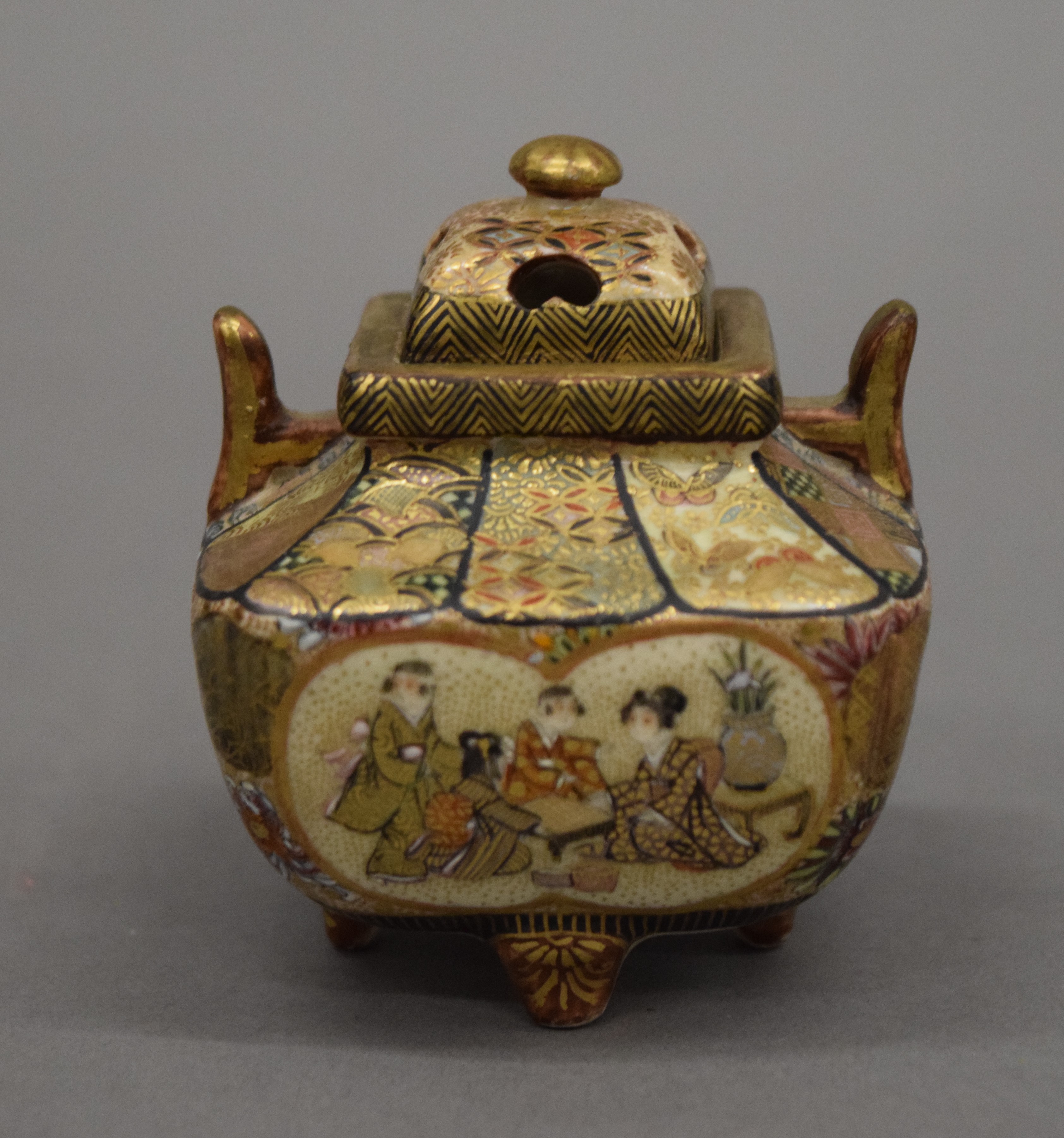 A quantity of various Oriental ceramics, - Image 8 of 11