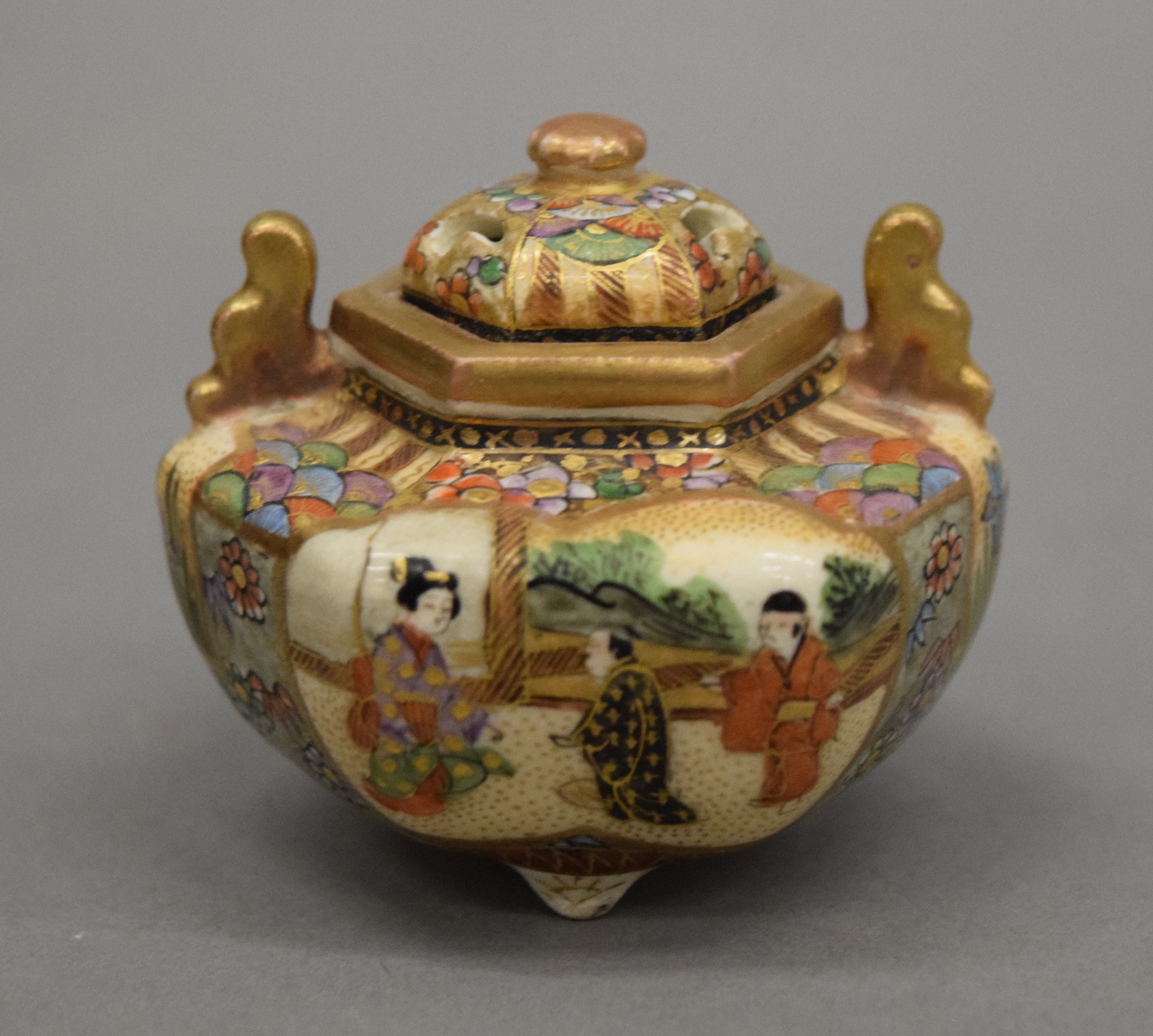 A quantity of various Oriental ceramics, - Image 9 of 11