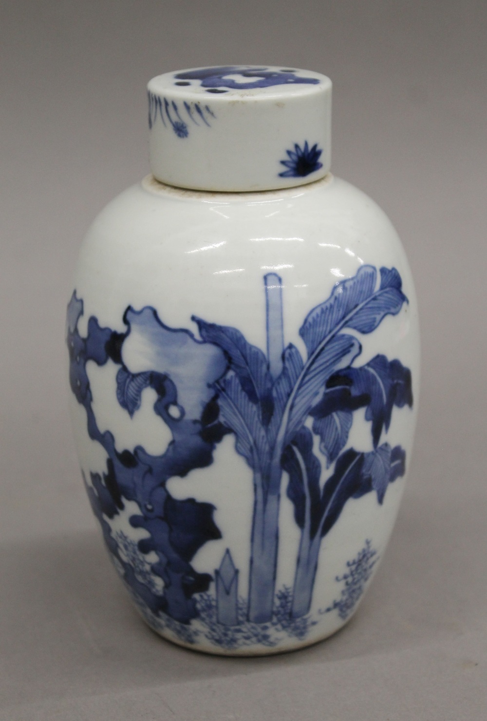 An 18th century Chinese blue and white porcelain tea caddy. 15 cm high. - Image 5 of 7