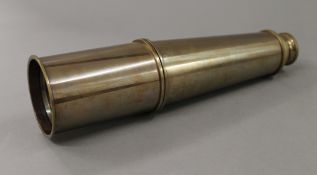 A large brass telescope. 83 cm long extended.