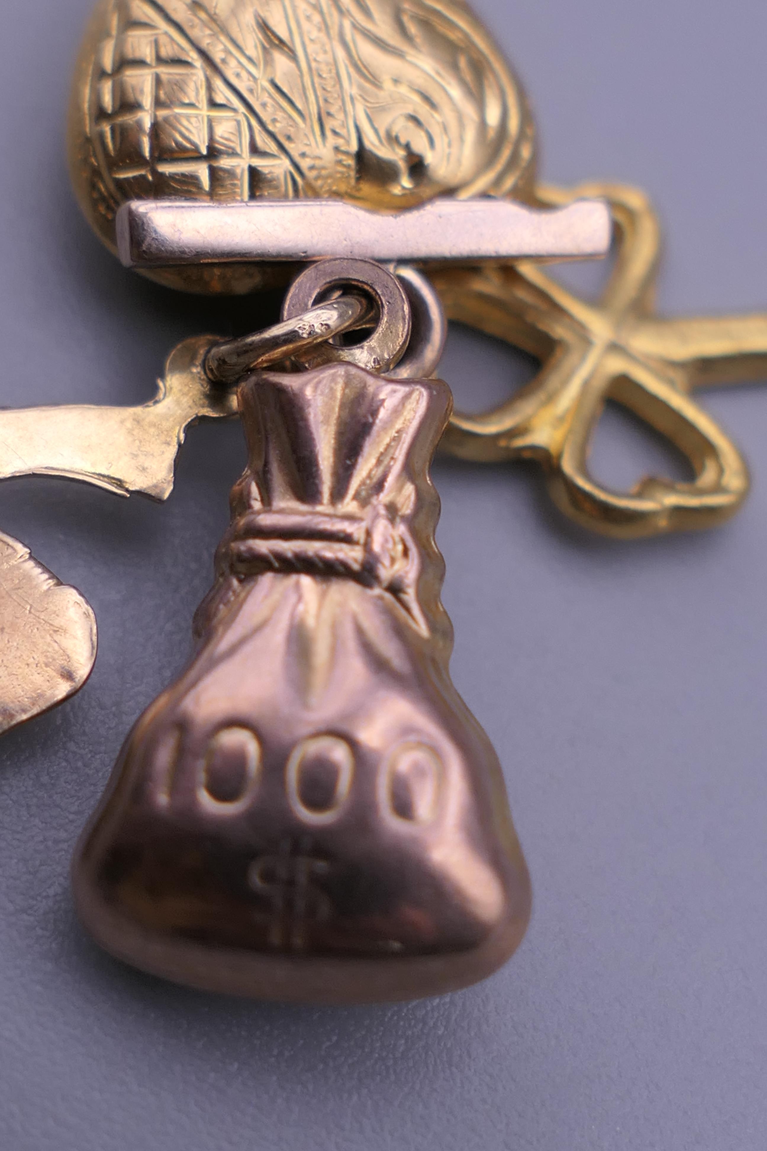 Four gold charms. 5.4 grammes. - Image 4 of 4