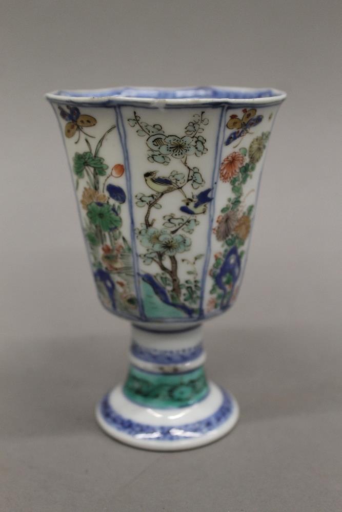 A Chinese Kangxi period octagonal famille verte porcelain stem cup. 11.5 cm high. - Image 7 of 17