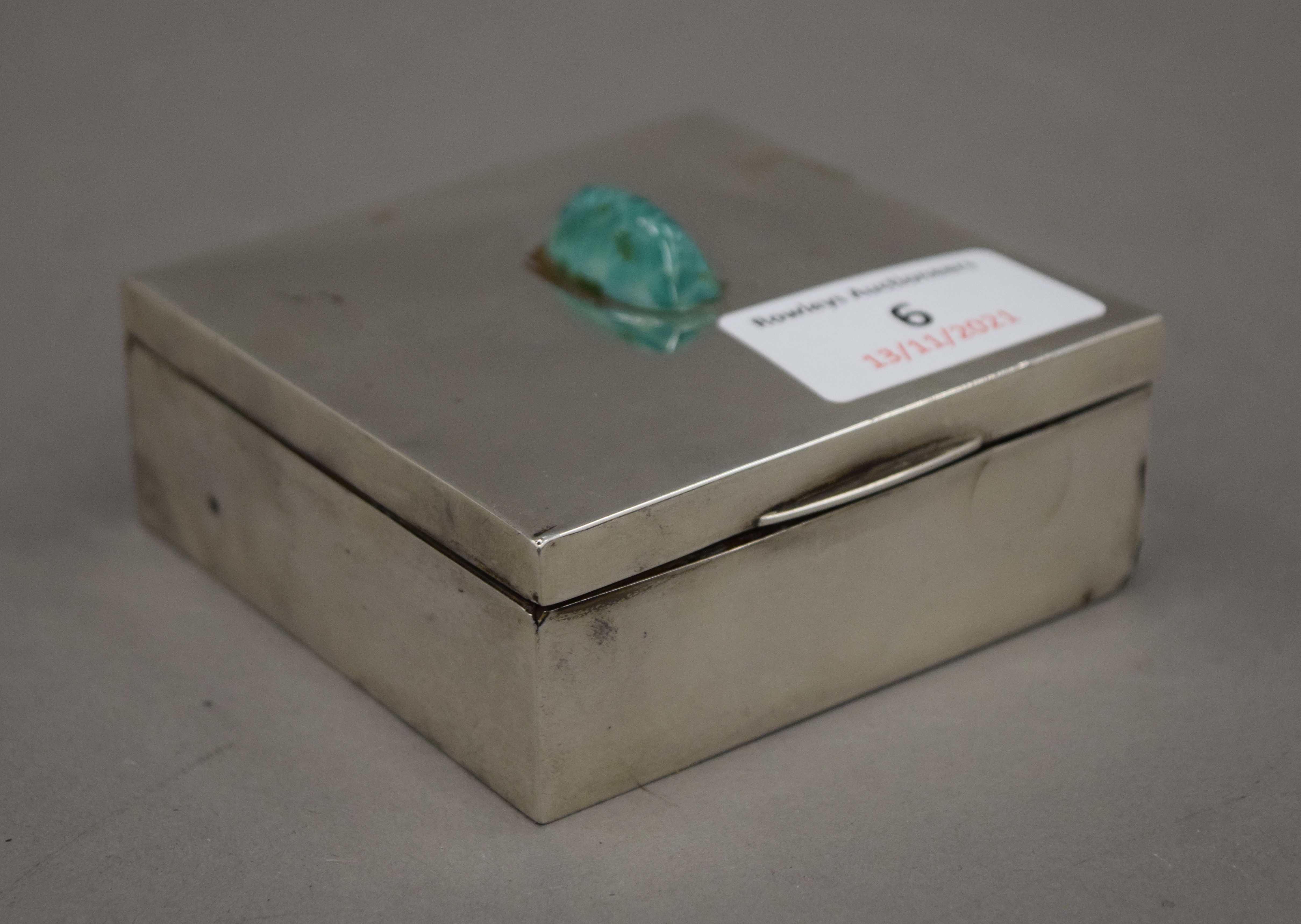 A silver cigarette box with a jade mount. 8 cm wide. - Image 2 of 4